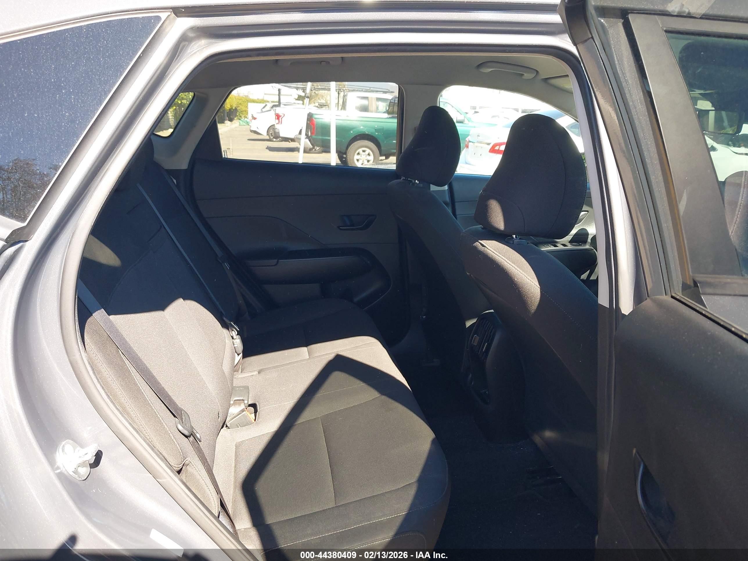 HYUNDAI KONA image 8