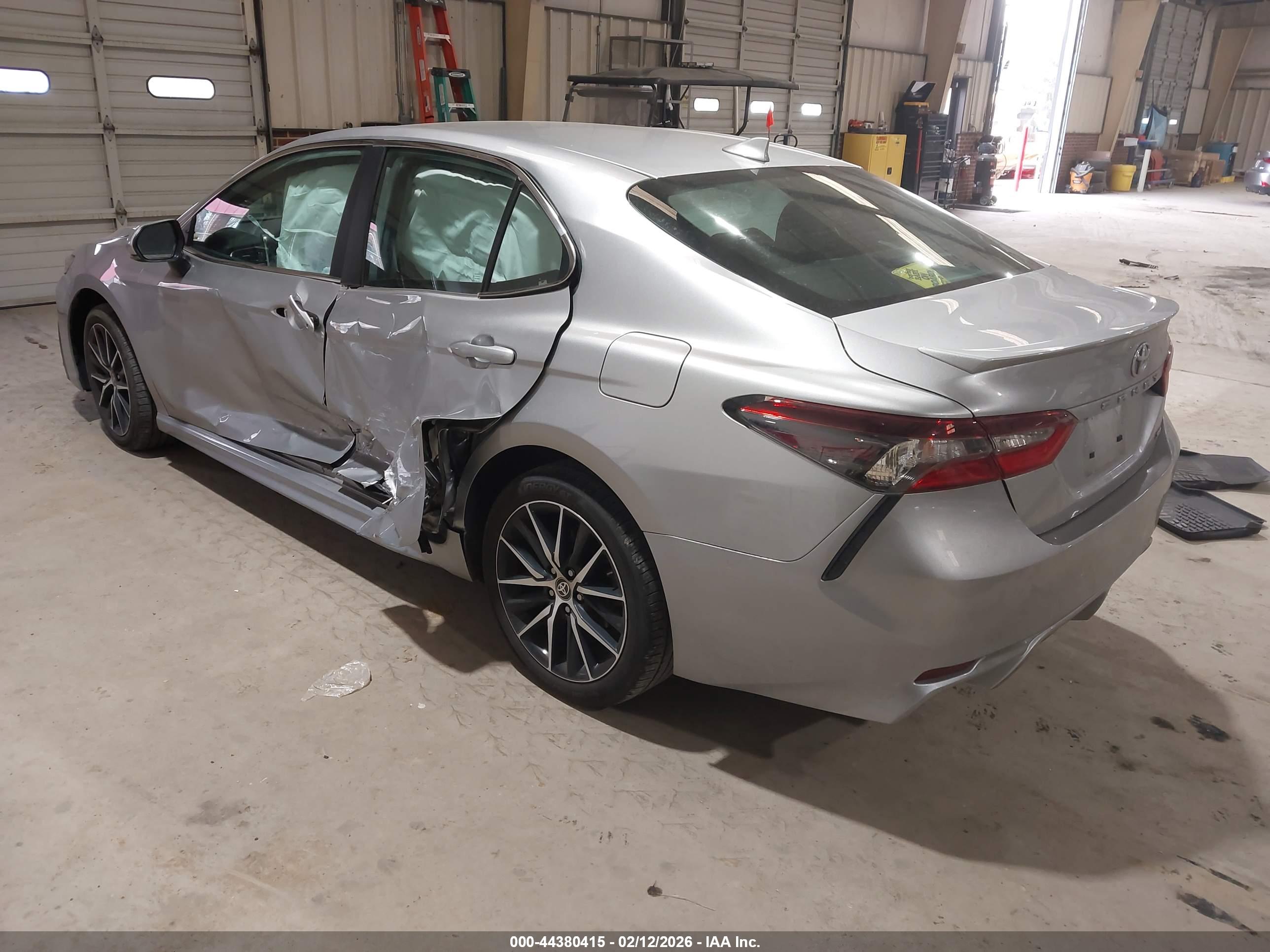 TOYOTA CAMRY image 3