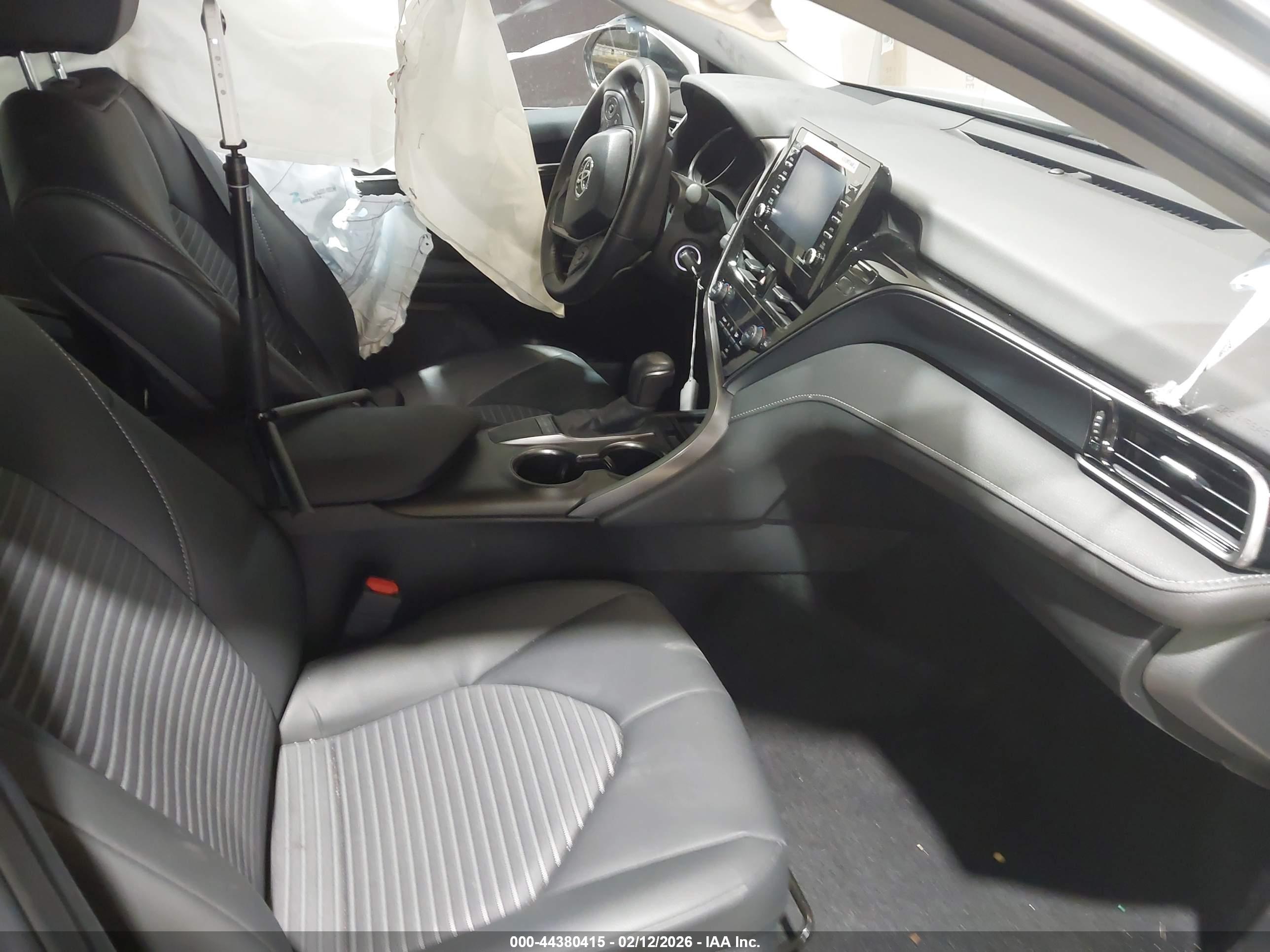 TOYOTA CAMRY image 5