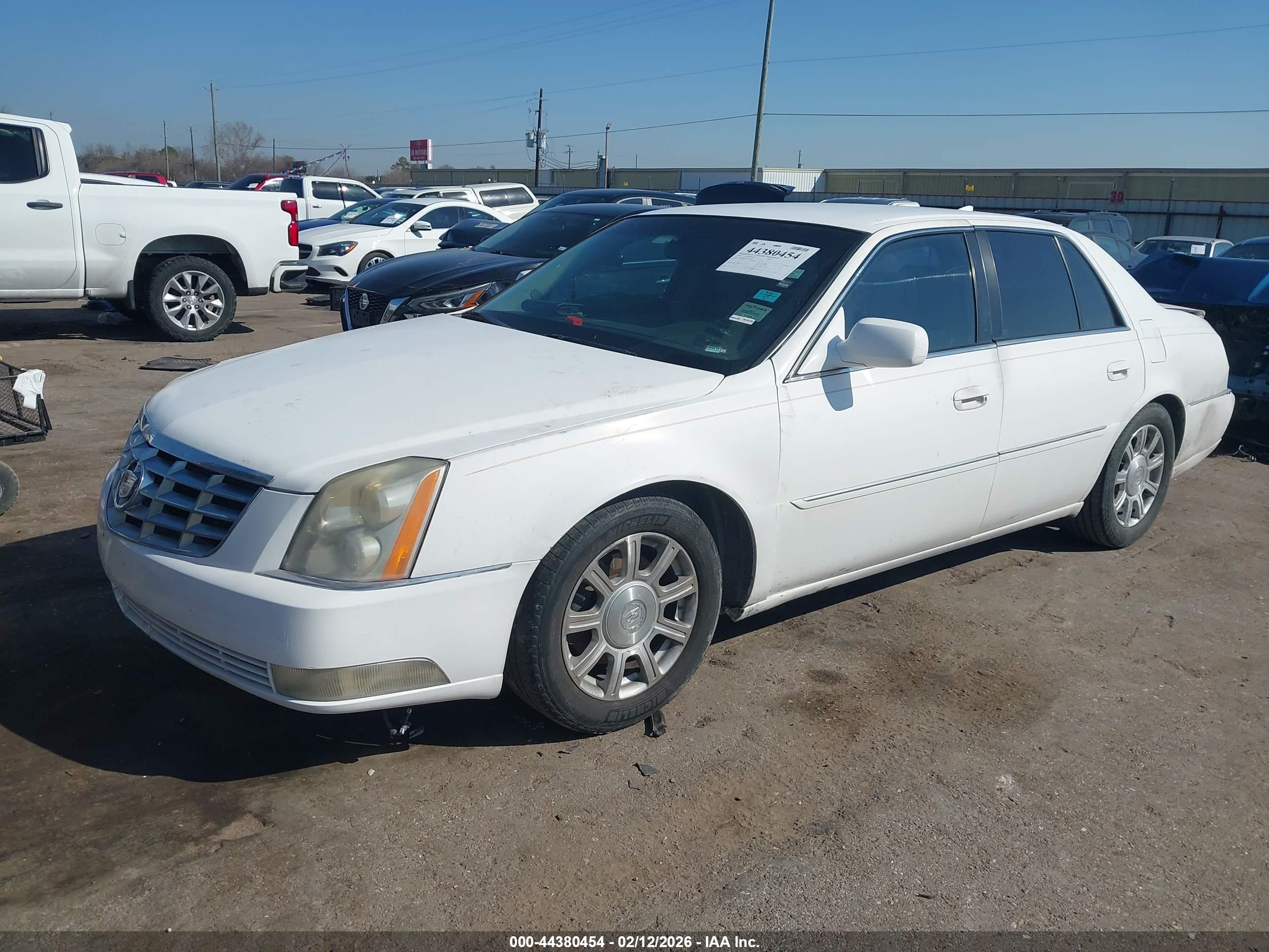CADILLAC DTS image 2