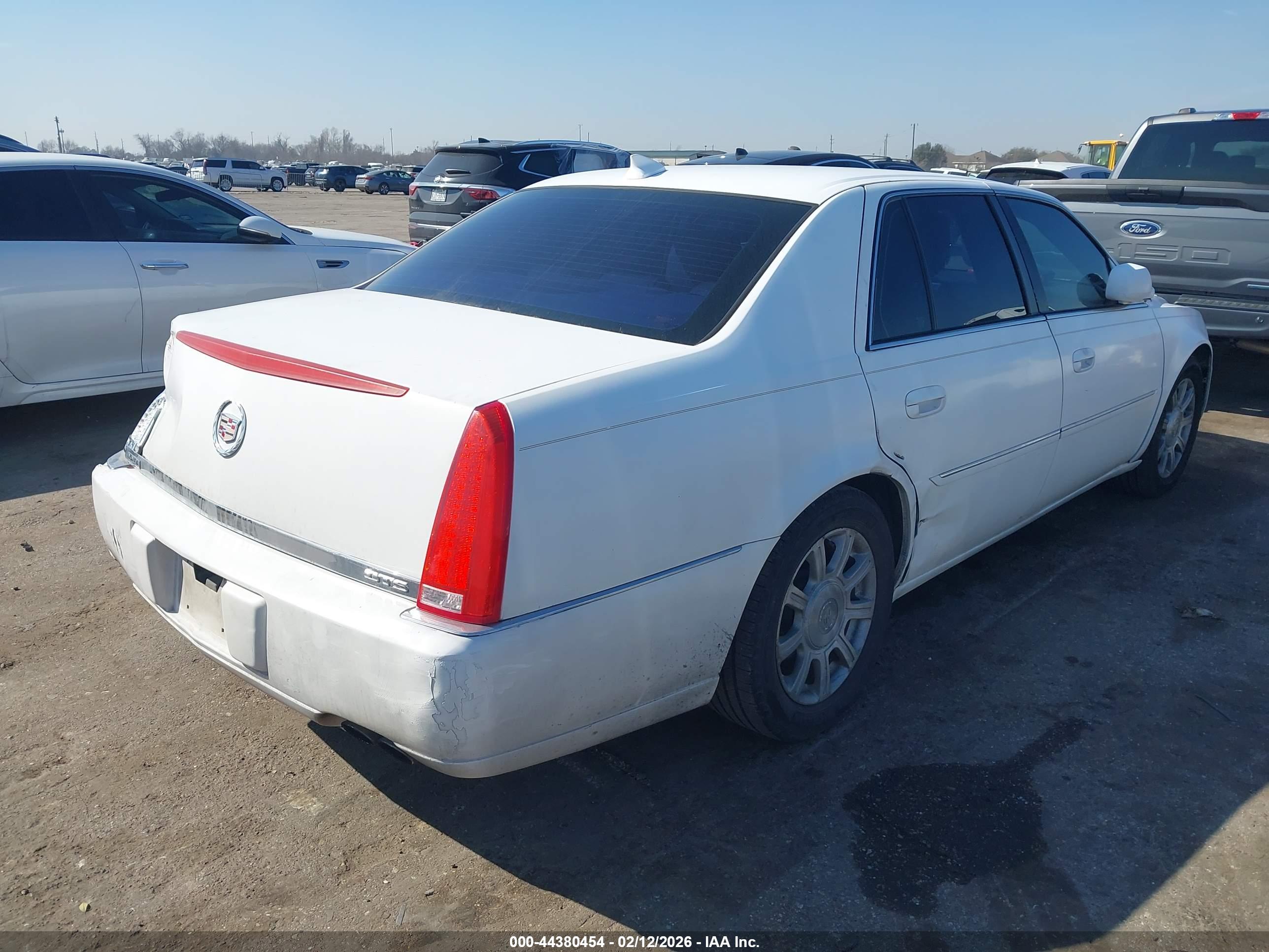 CADILLAC DTS image 4