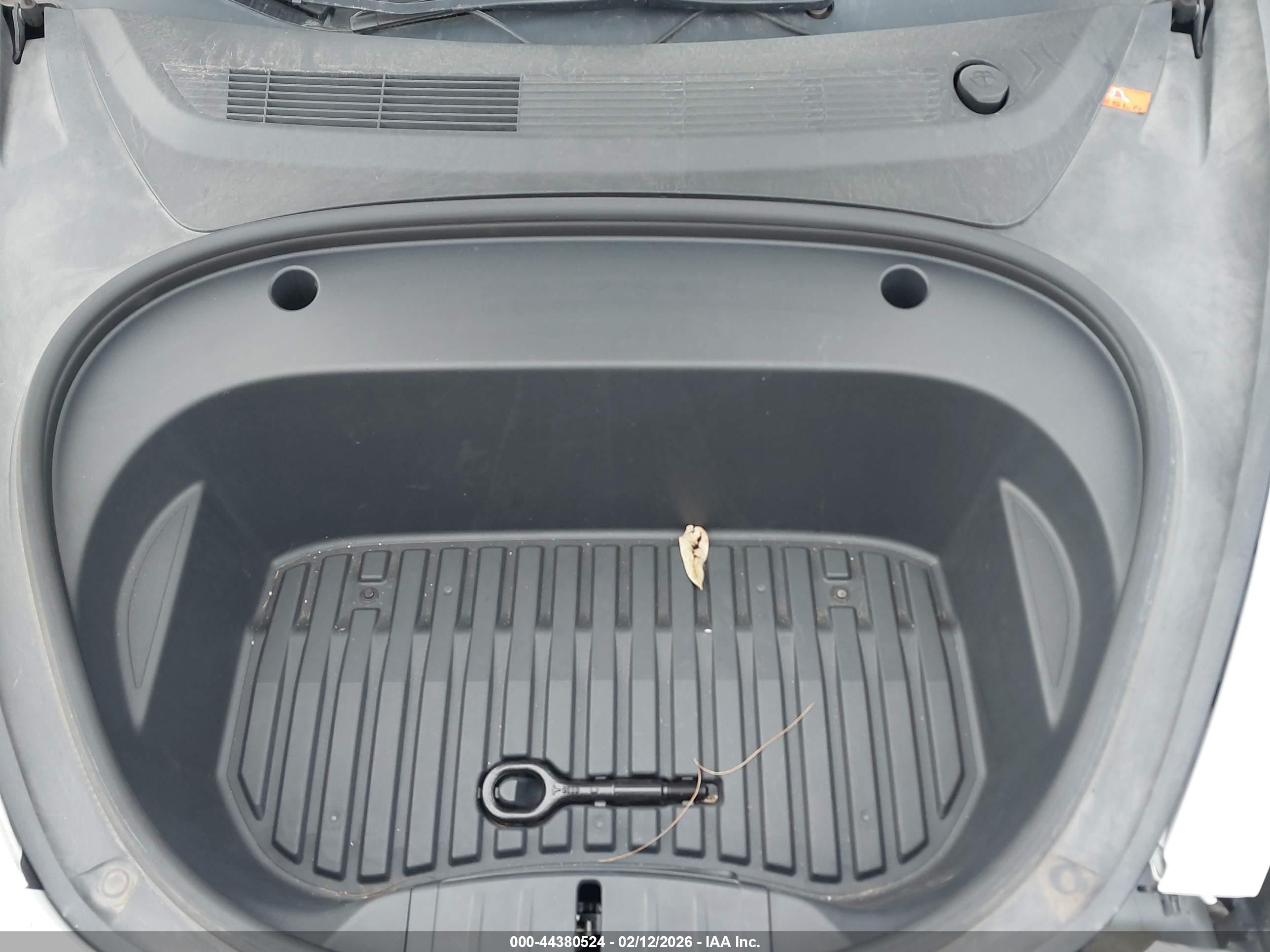 TESLA MODEL image 10