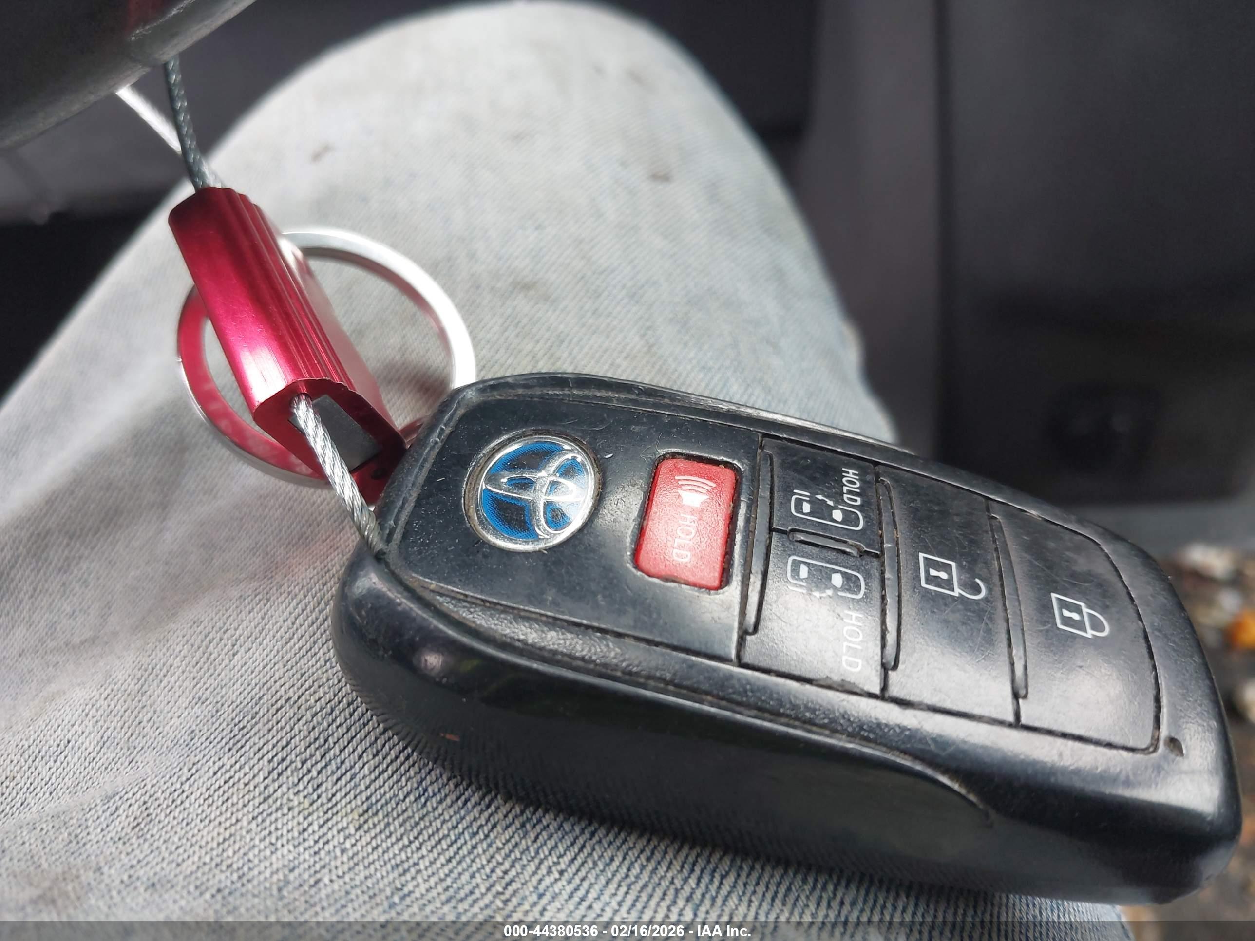 TOYOTA SIENNA image 11