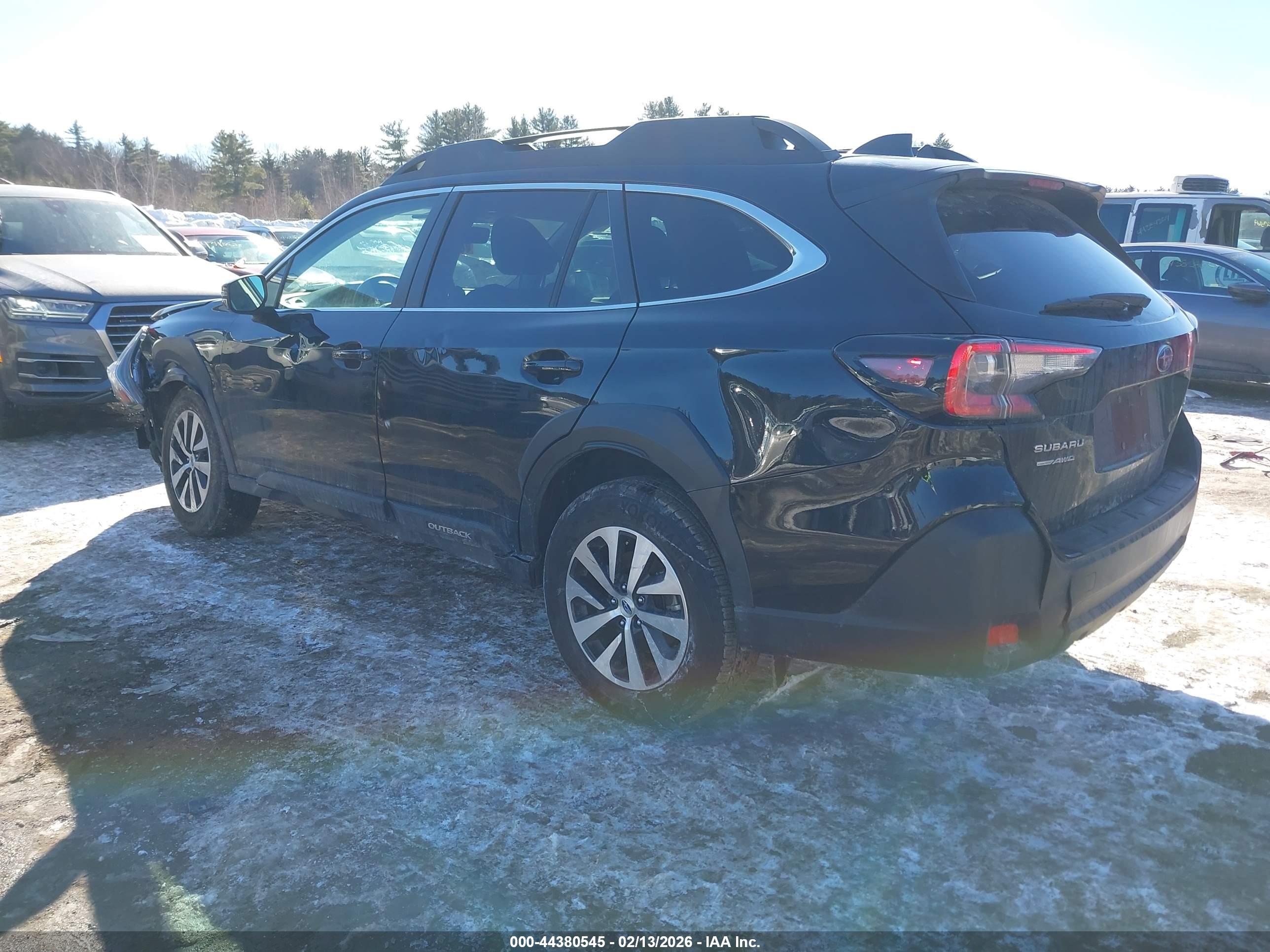 SUBARU OUTBACK image 3