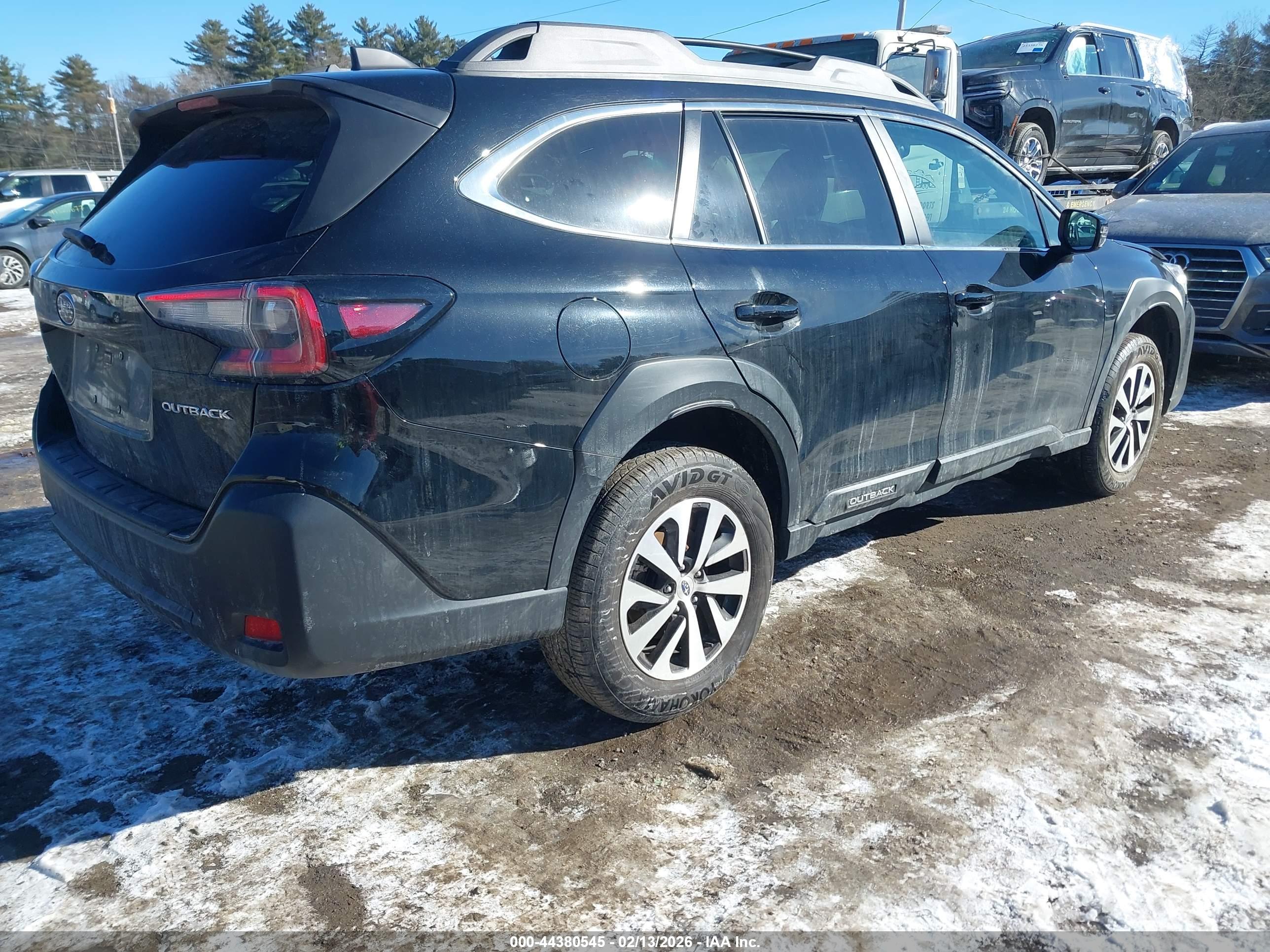 SUBARU OUTBACK image 4