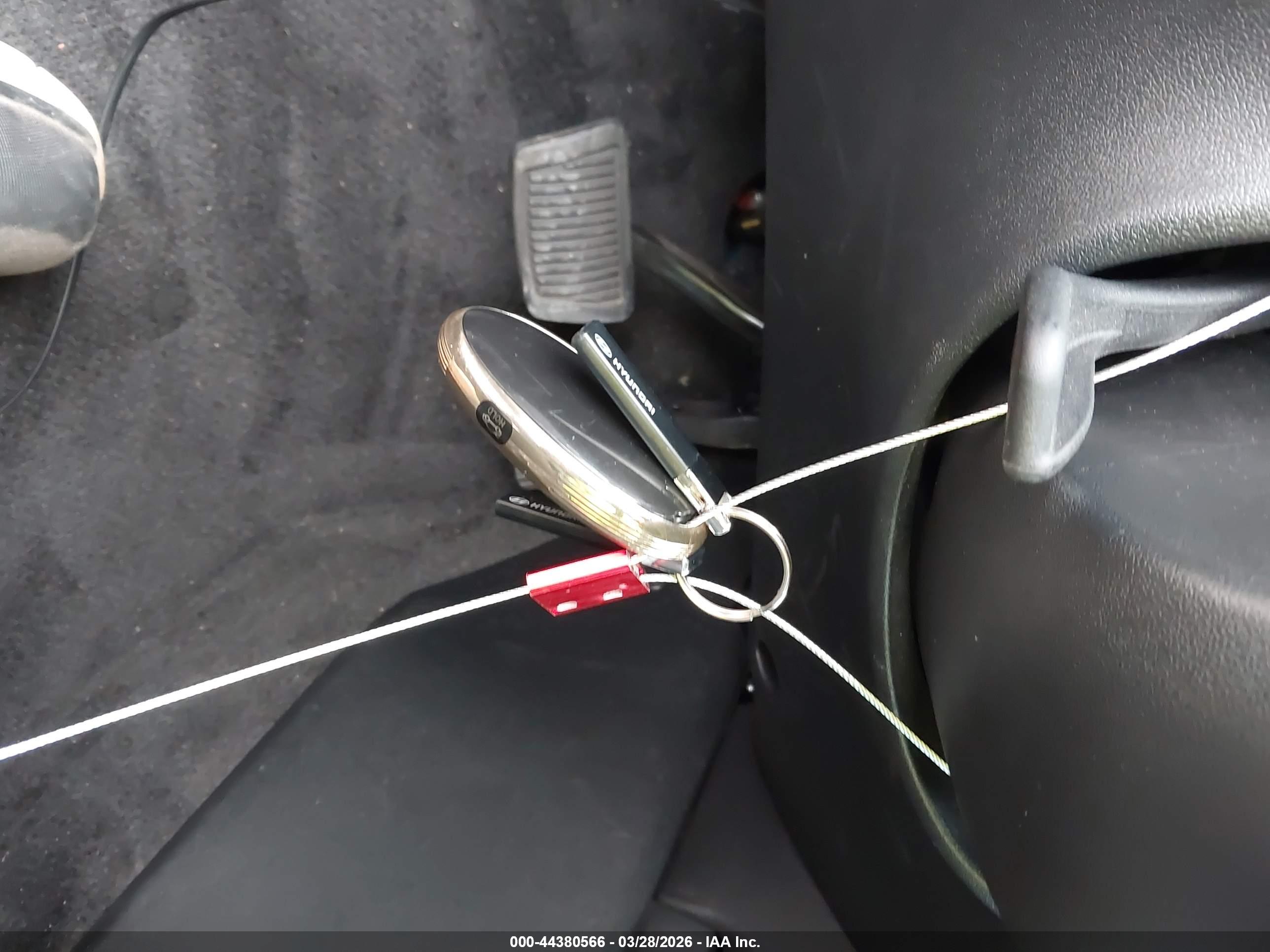 HYUNDAI ELANTRA image 11