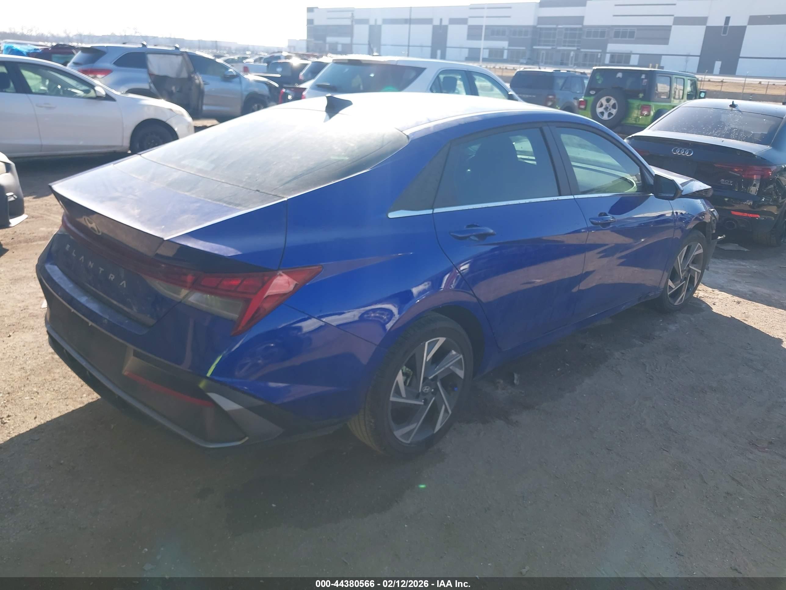 HYUNDAI ELANTRA image 4