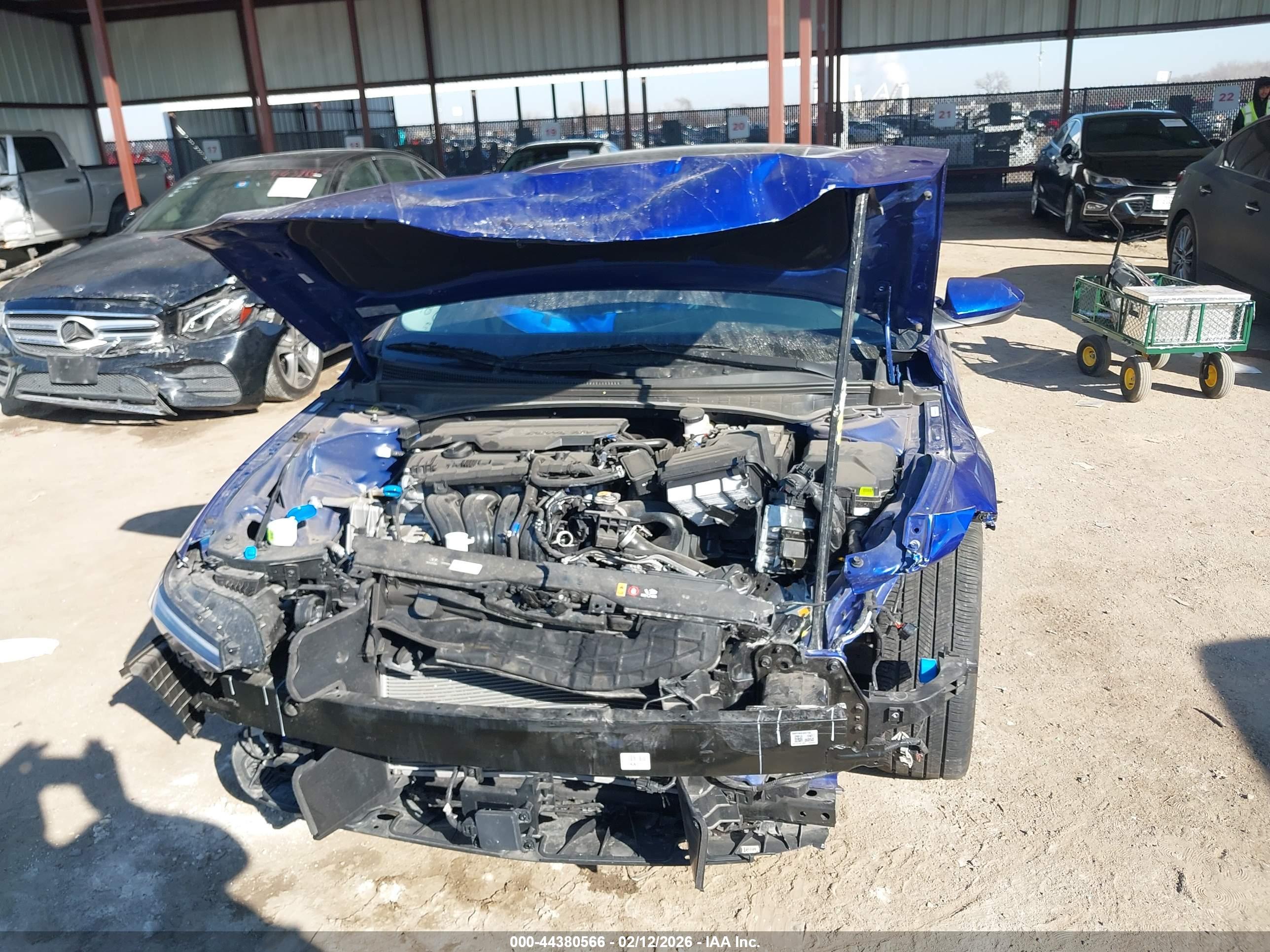 HYUNDAI ELANTRA image 6