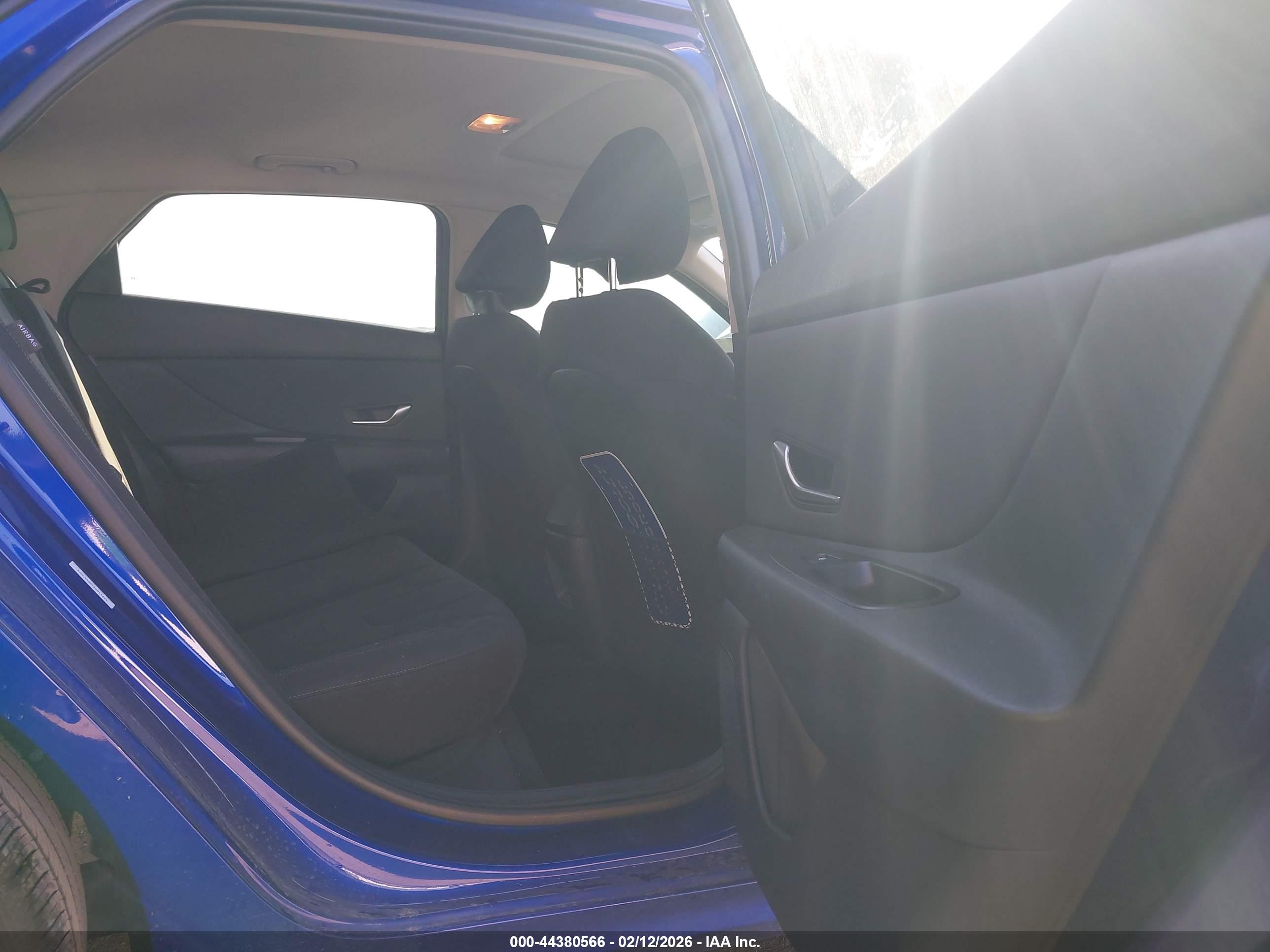 HYUNDAI ELANTRA image 8
