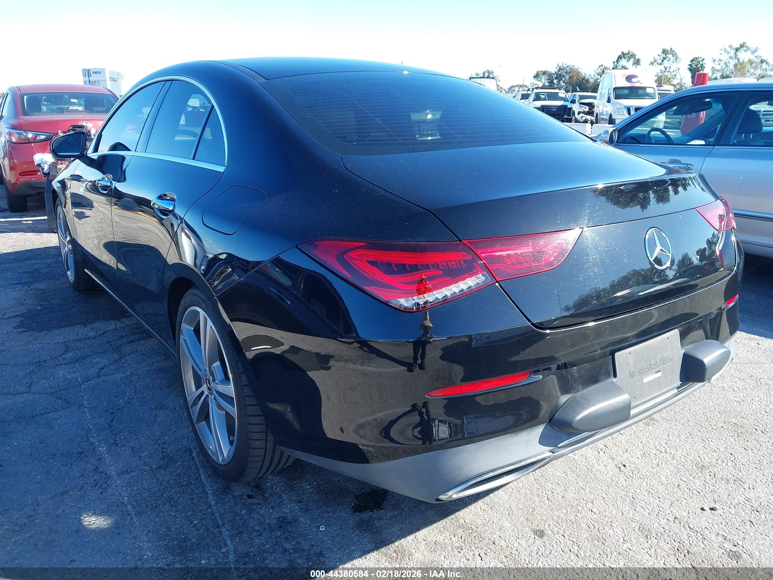 MERCEDES-BENZ CLA image 3