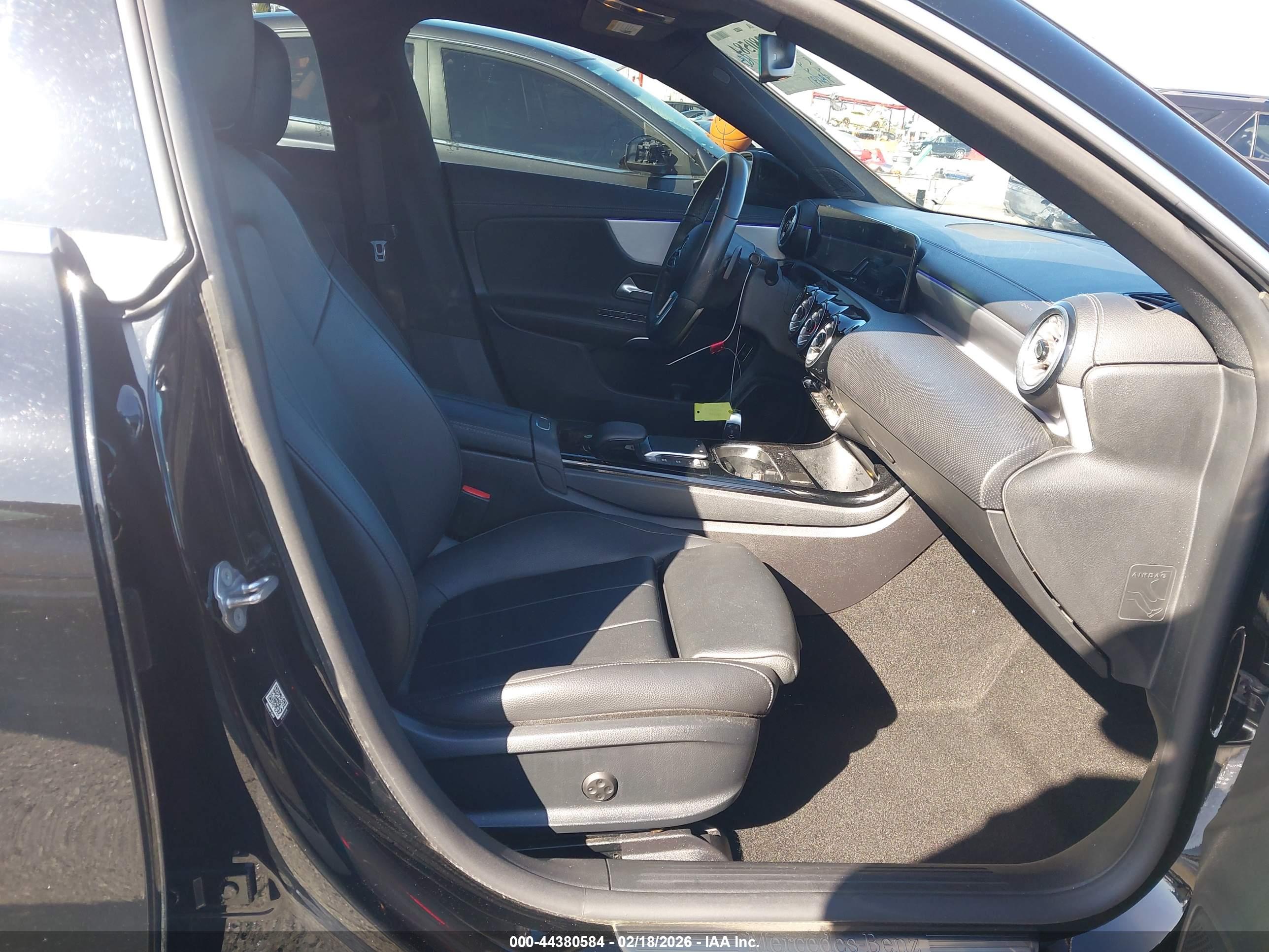 MERCEDES-BENZ CLA image 5