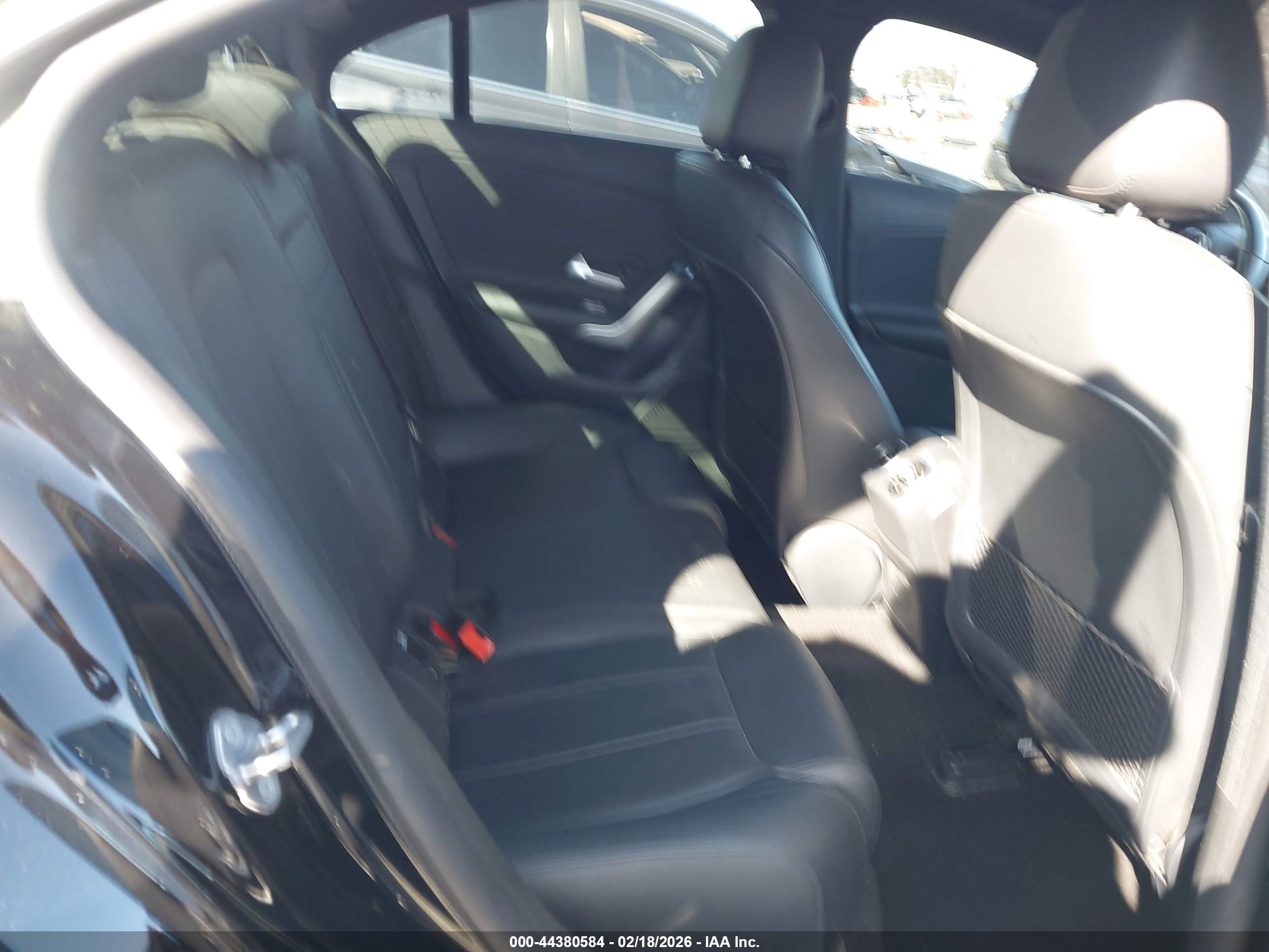 MERCEDES-BENZ CLA image 8