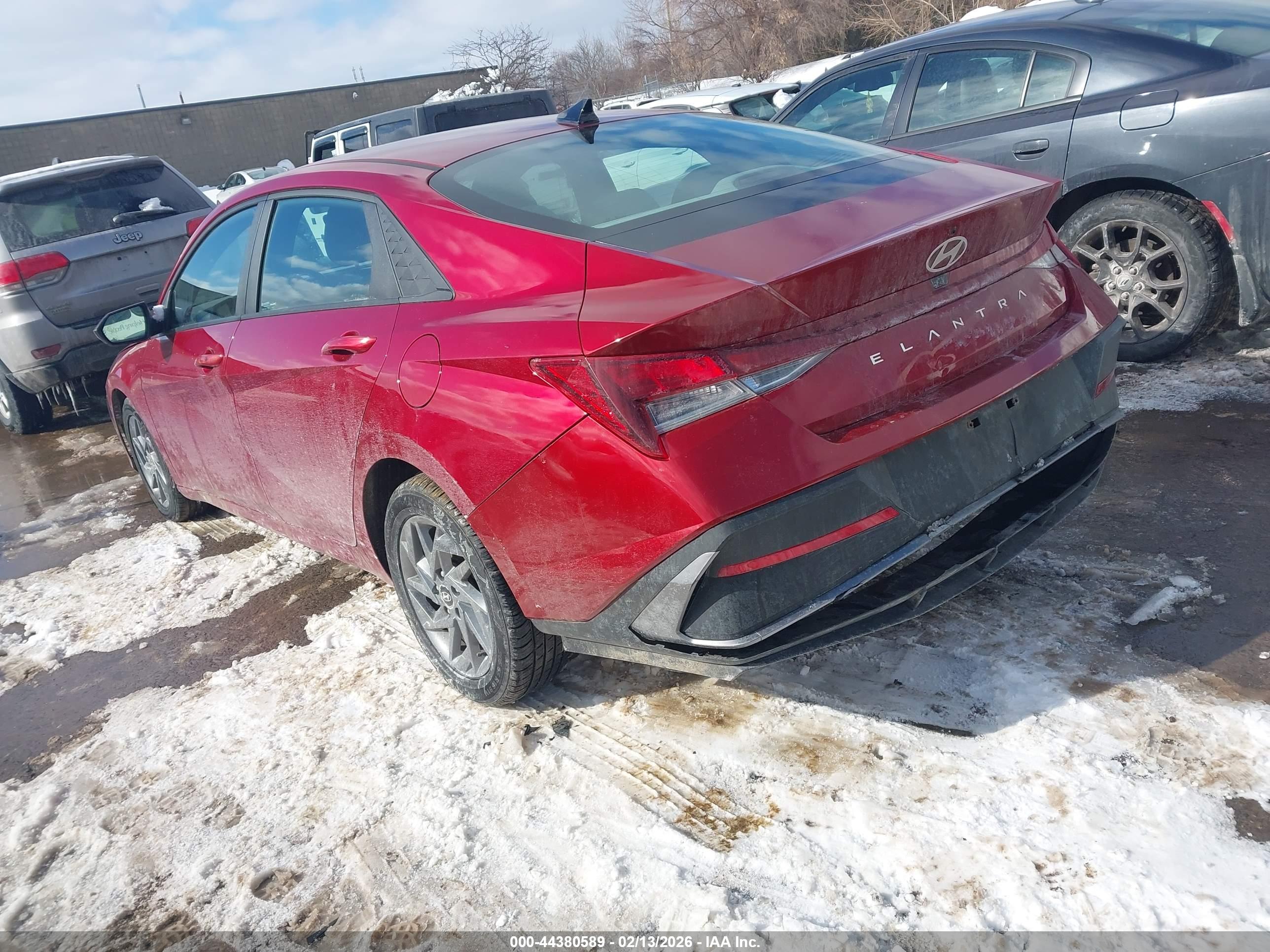 HYUNDAI ELANTRA image 3