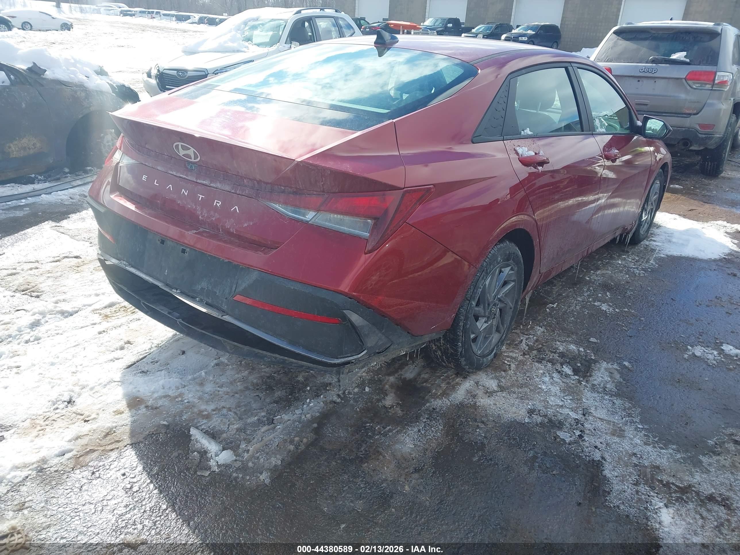 HYUNDAI ELANTRA image 4