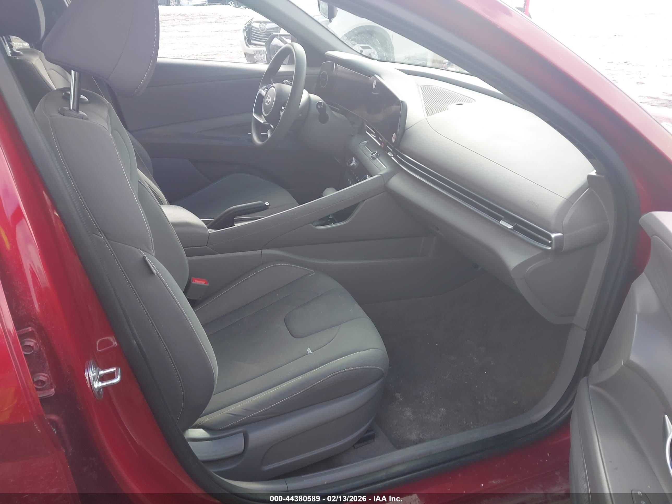 HYUNDAI ELANTRA image 5