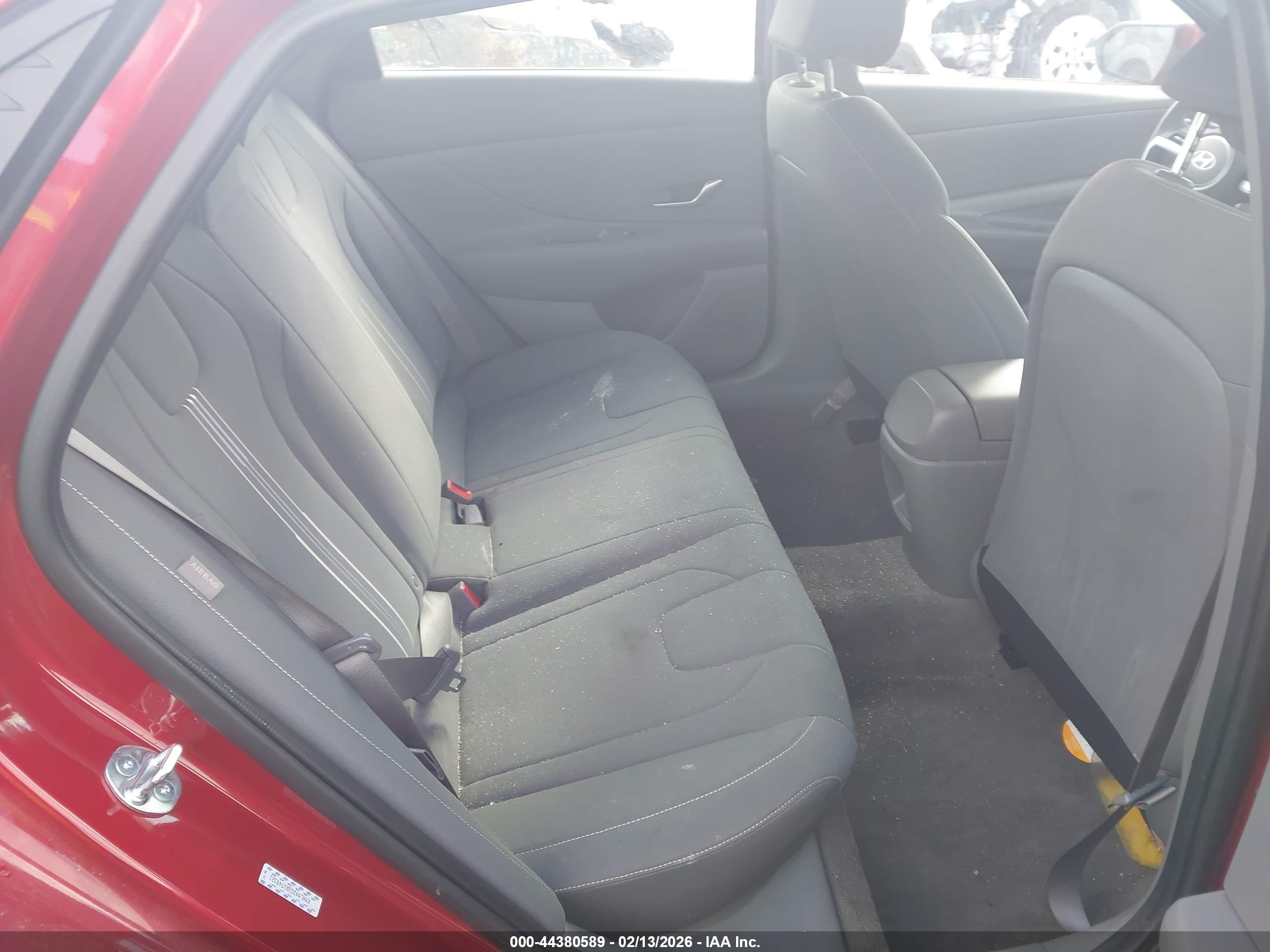 HYUNDAI ELANTRA image 8