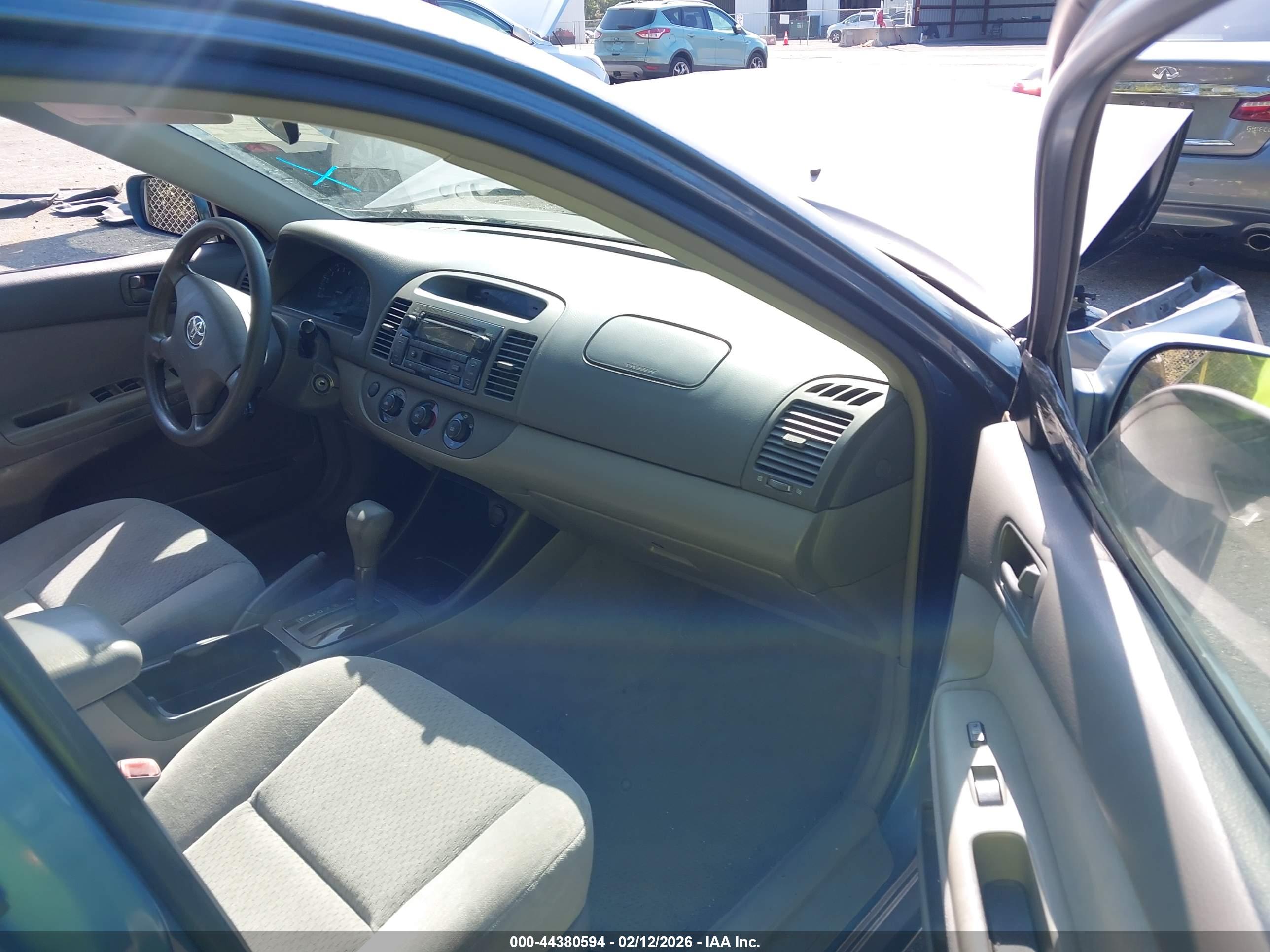 TOYOTA CAMRY image 5