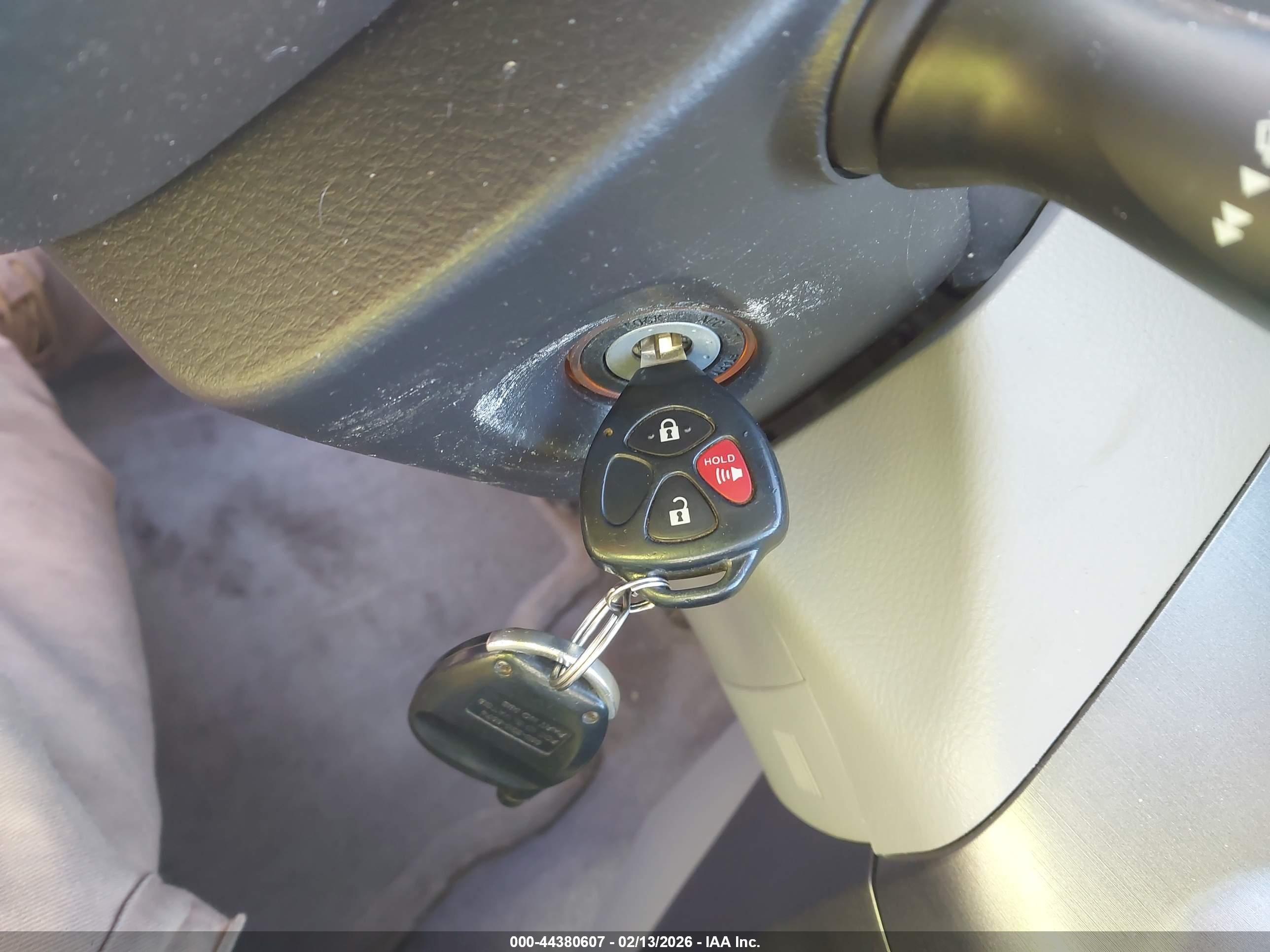 TOYOTA RAV4 image 11