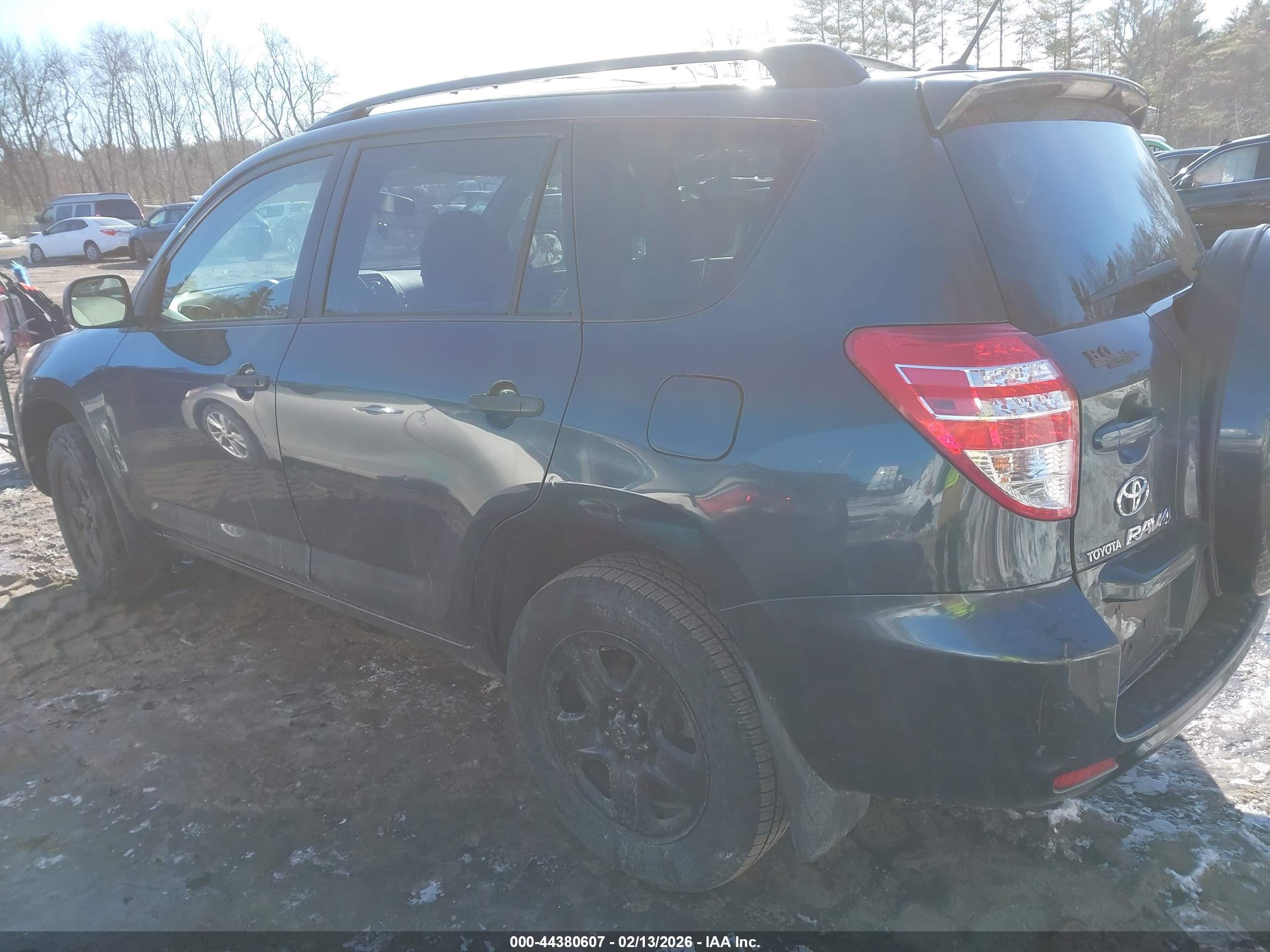 TOYOTA RAV4 image 3