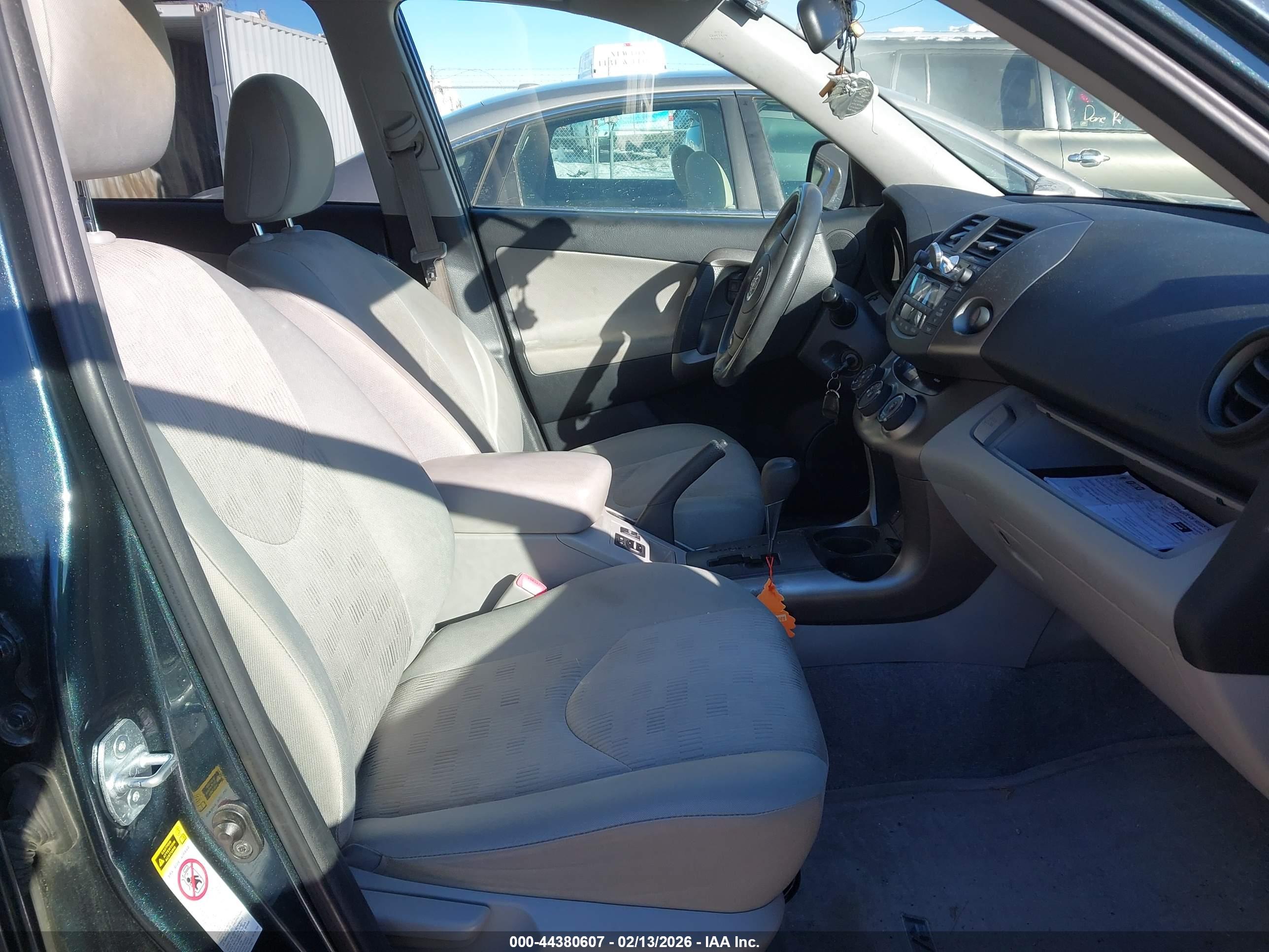 TOYOTA RAV4 image 5
