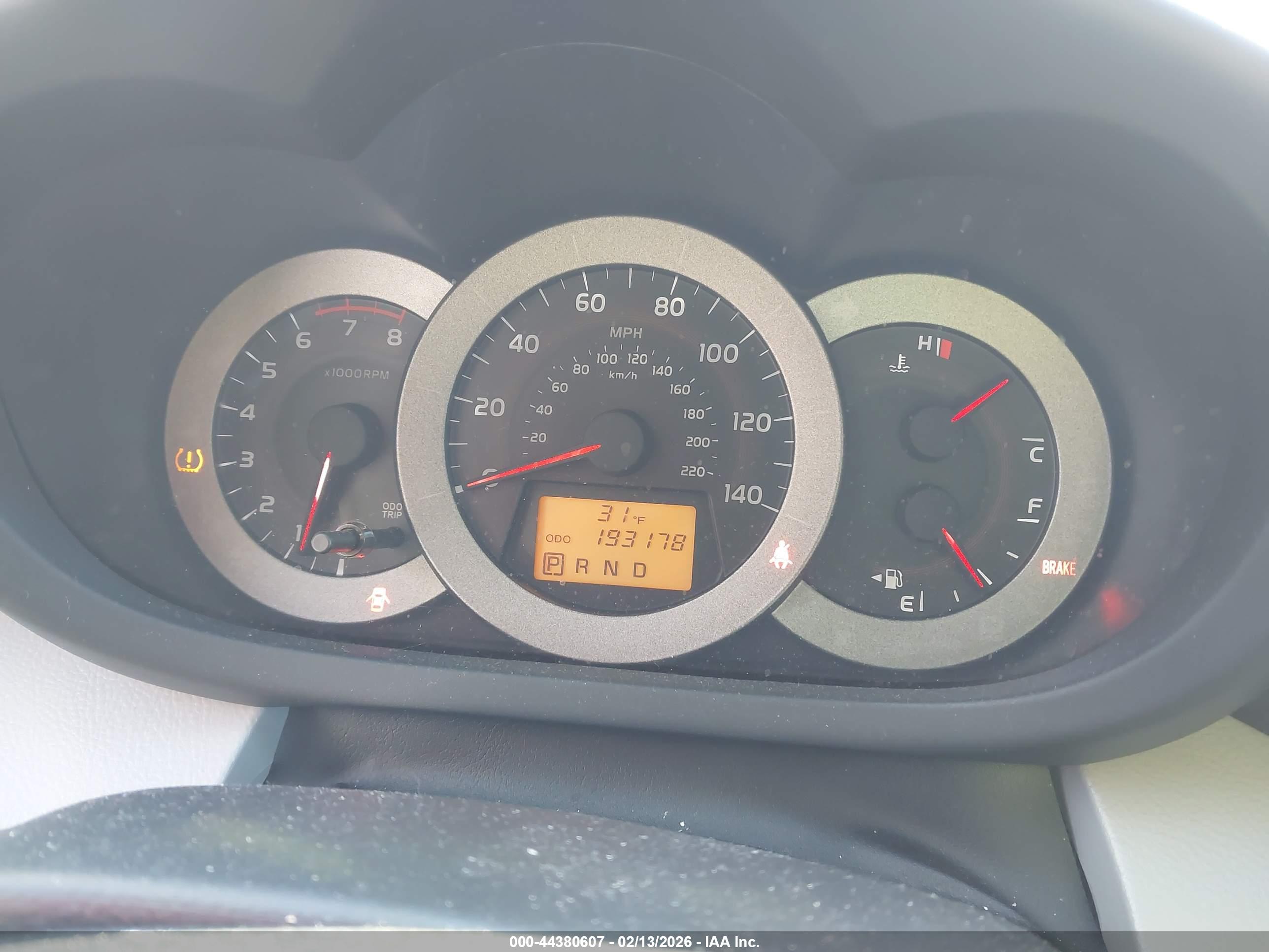 TOYOTA RAV4 image 7