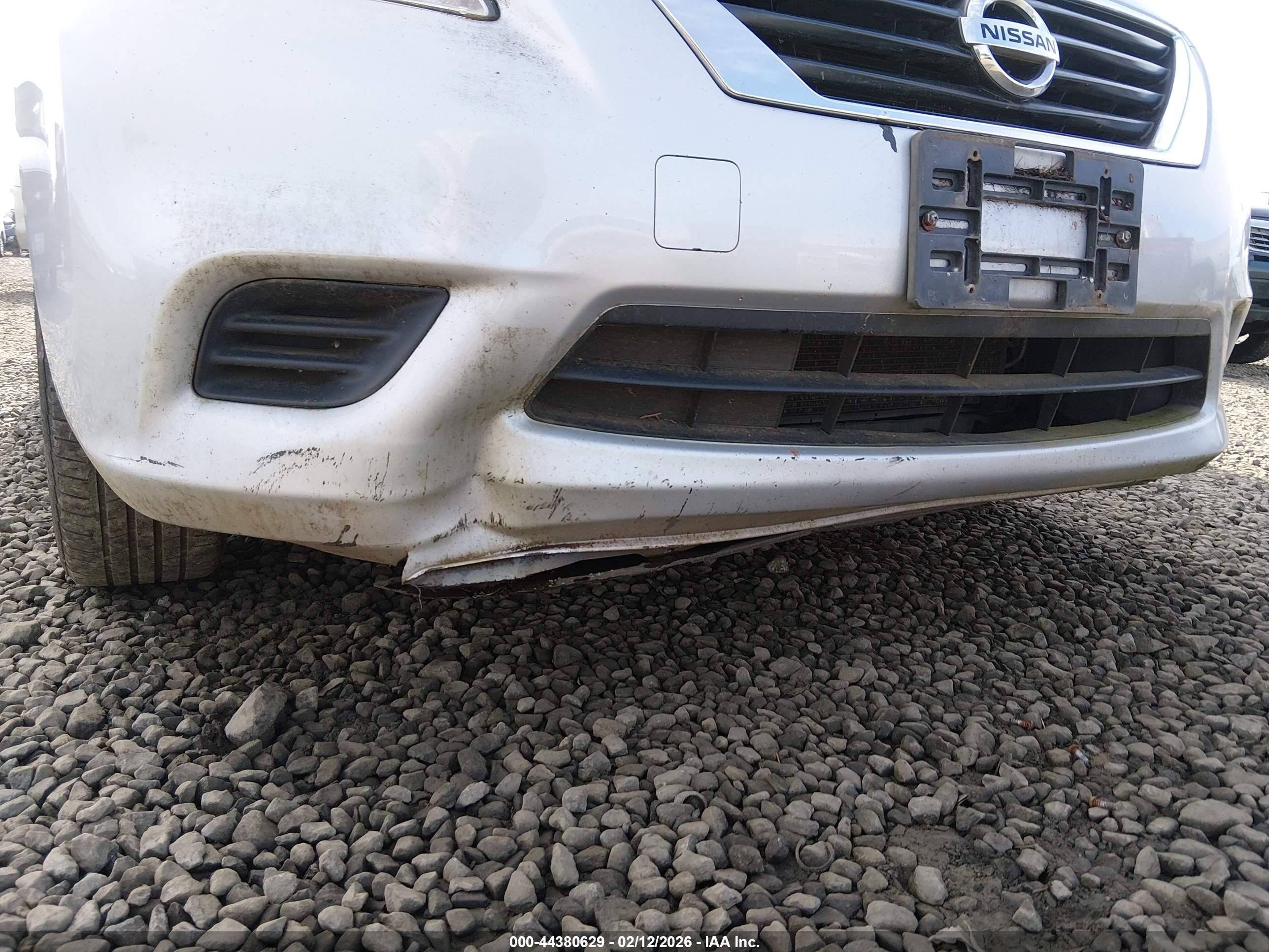 NISSAN VERSA image 6