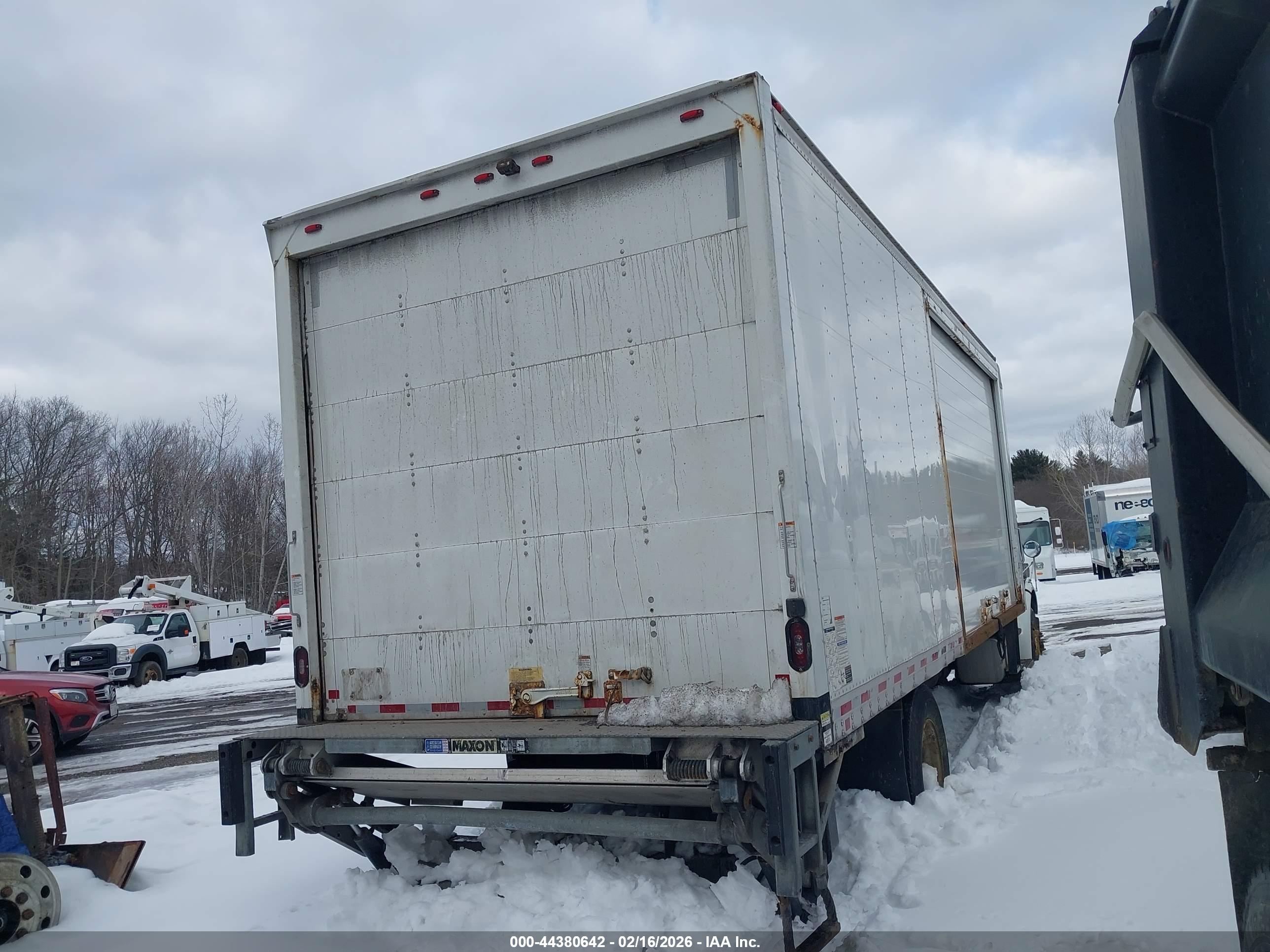 FREIGHTLINER M2 image 4