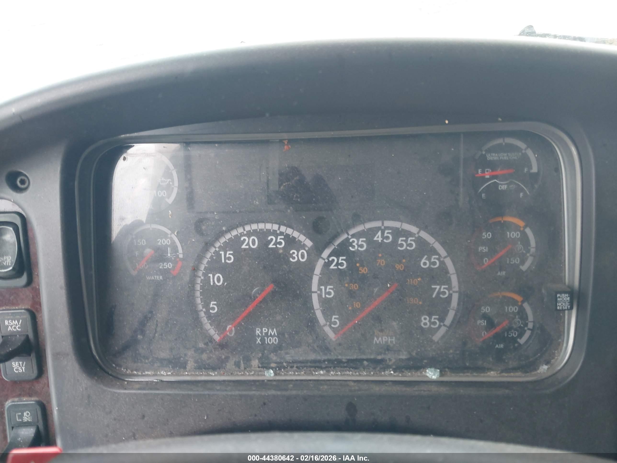FREIGHTLINER M2 image 6