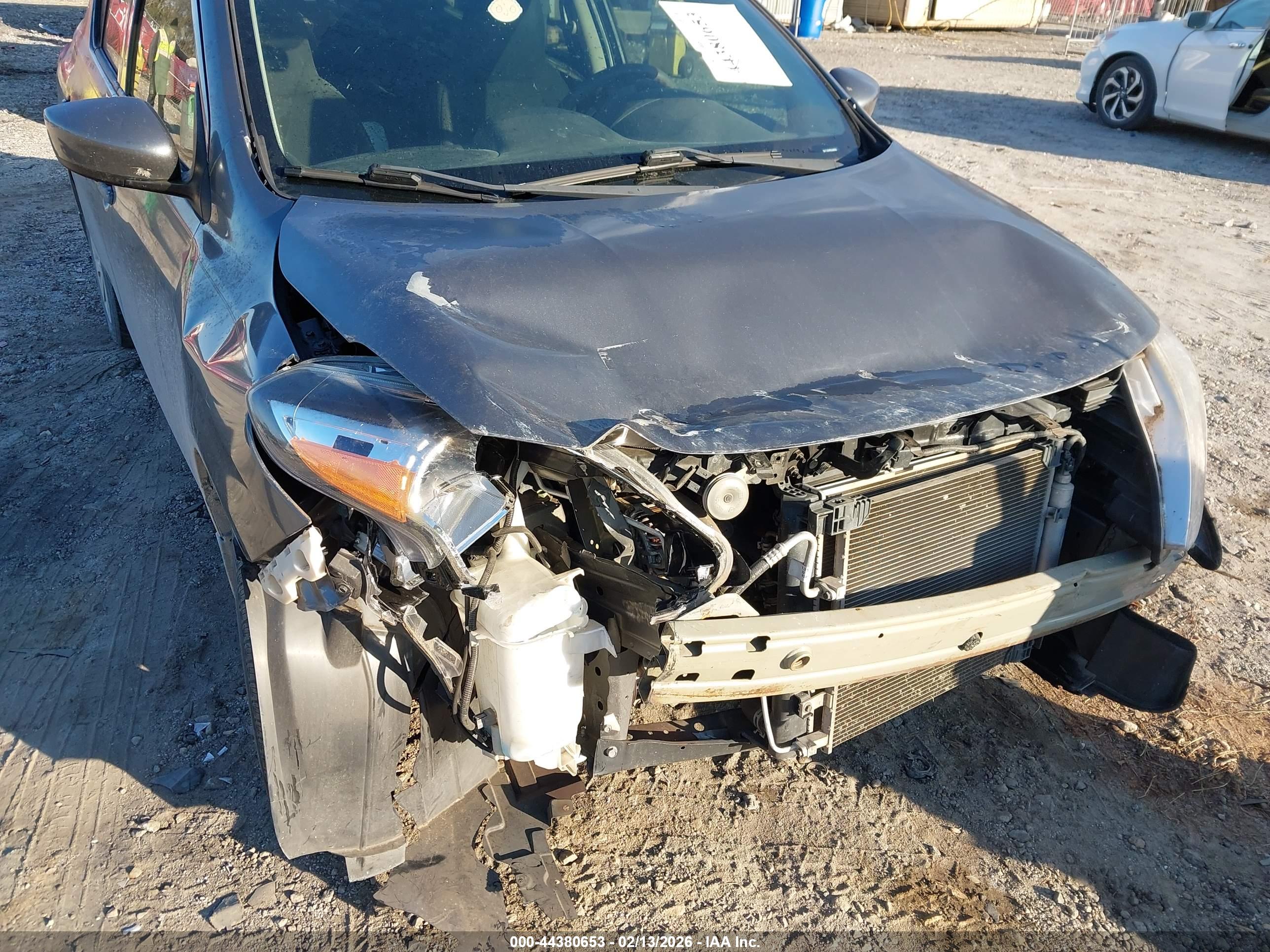 NISSAN VERSA image 6