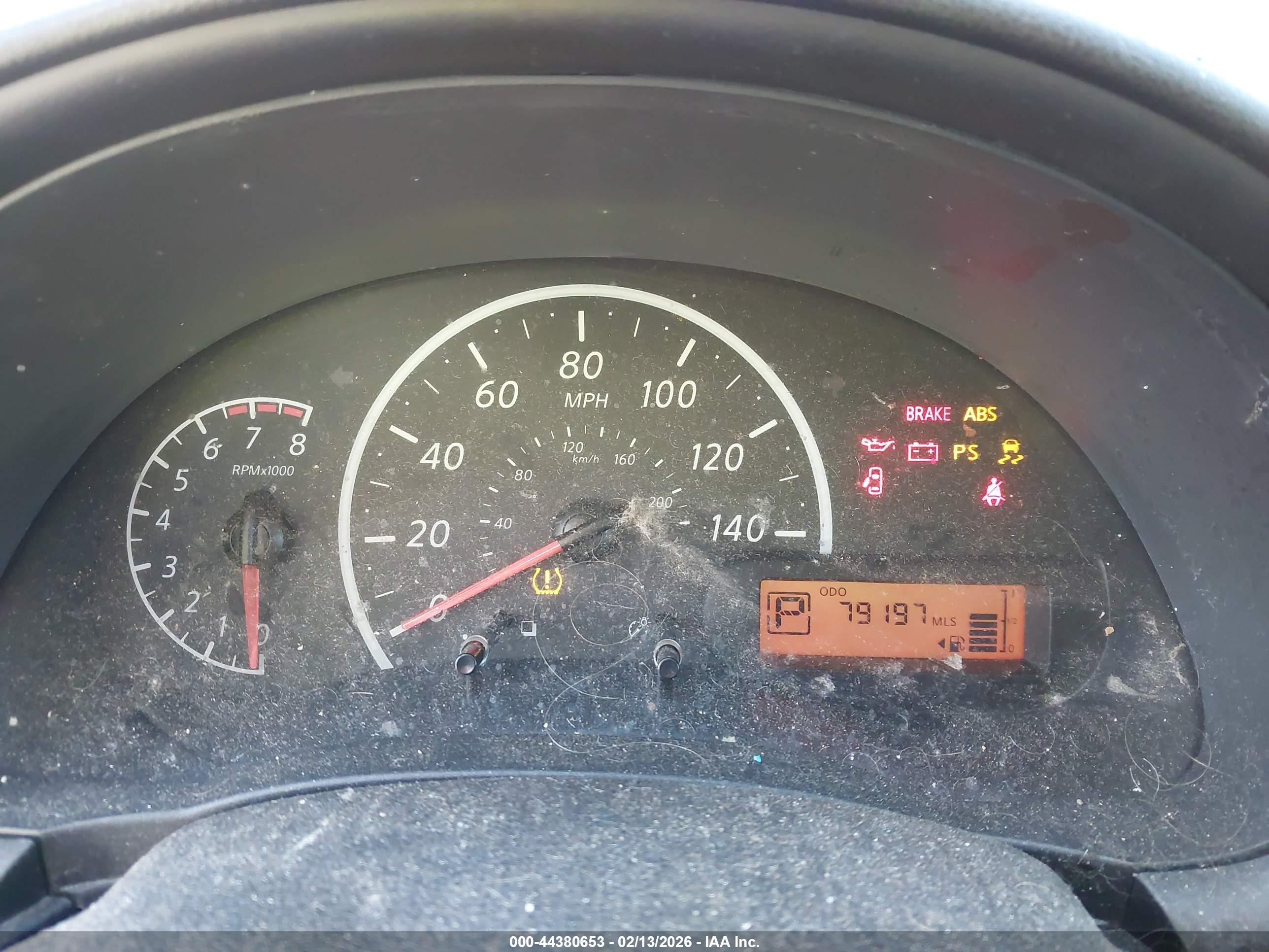 NISSAN VERSA image 7