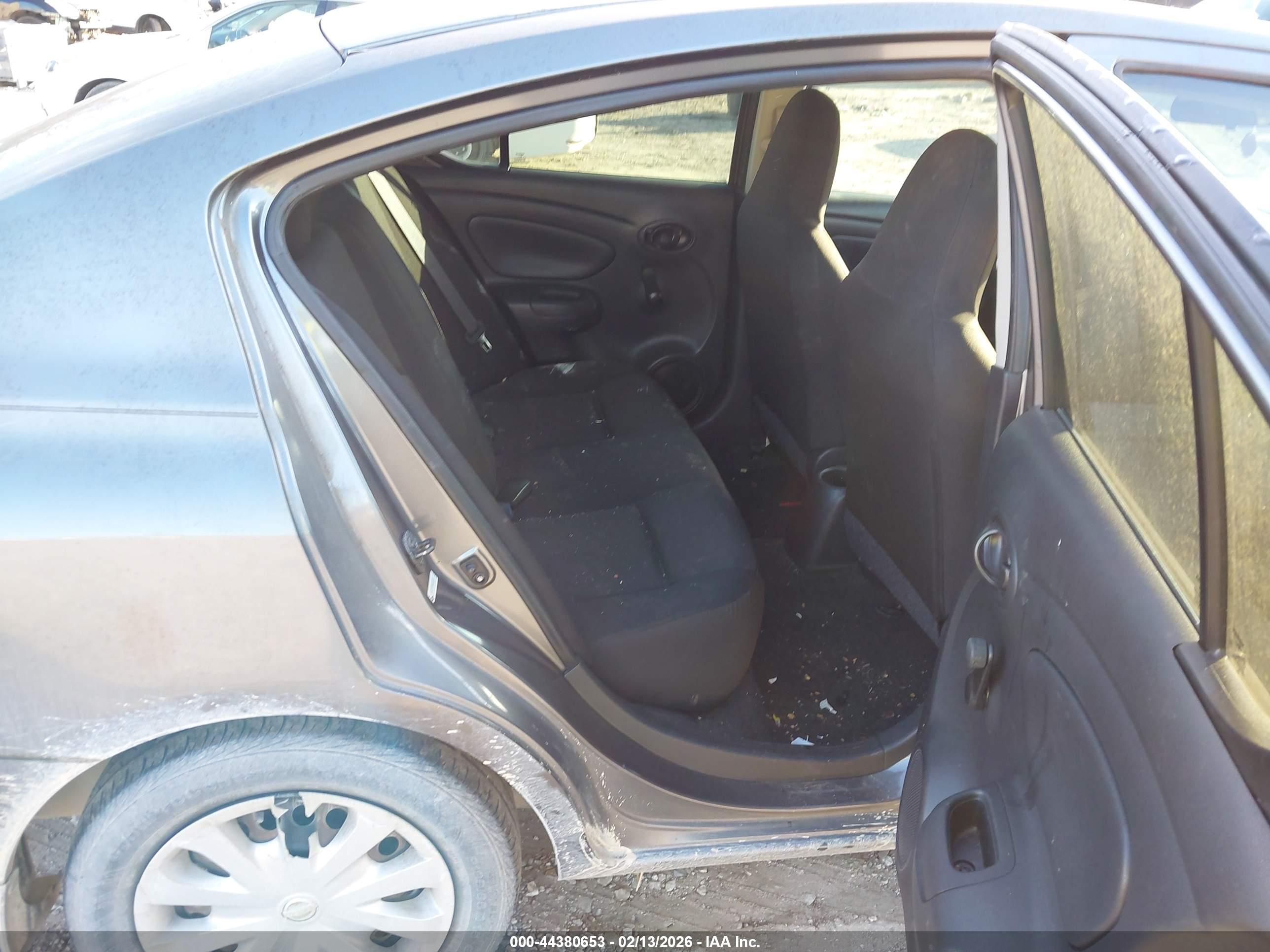 NISSAN VERSA image 8