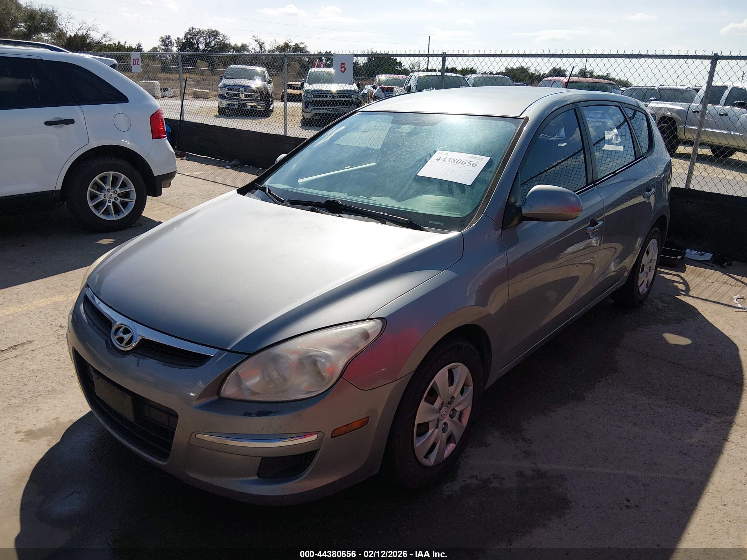 HYUNDAI ELANTRA image 2