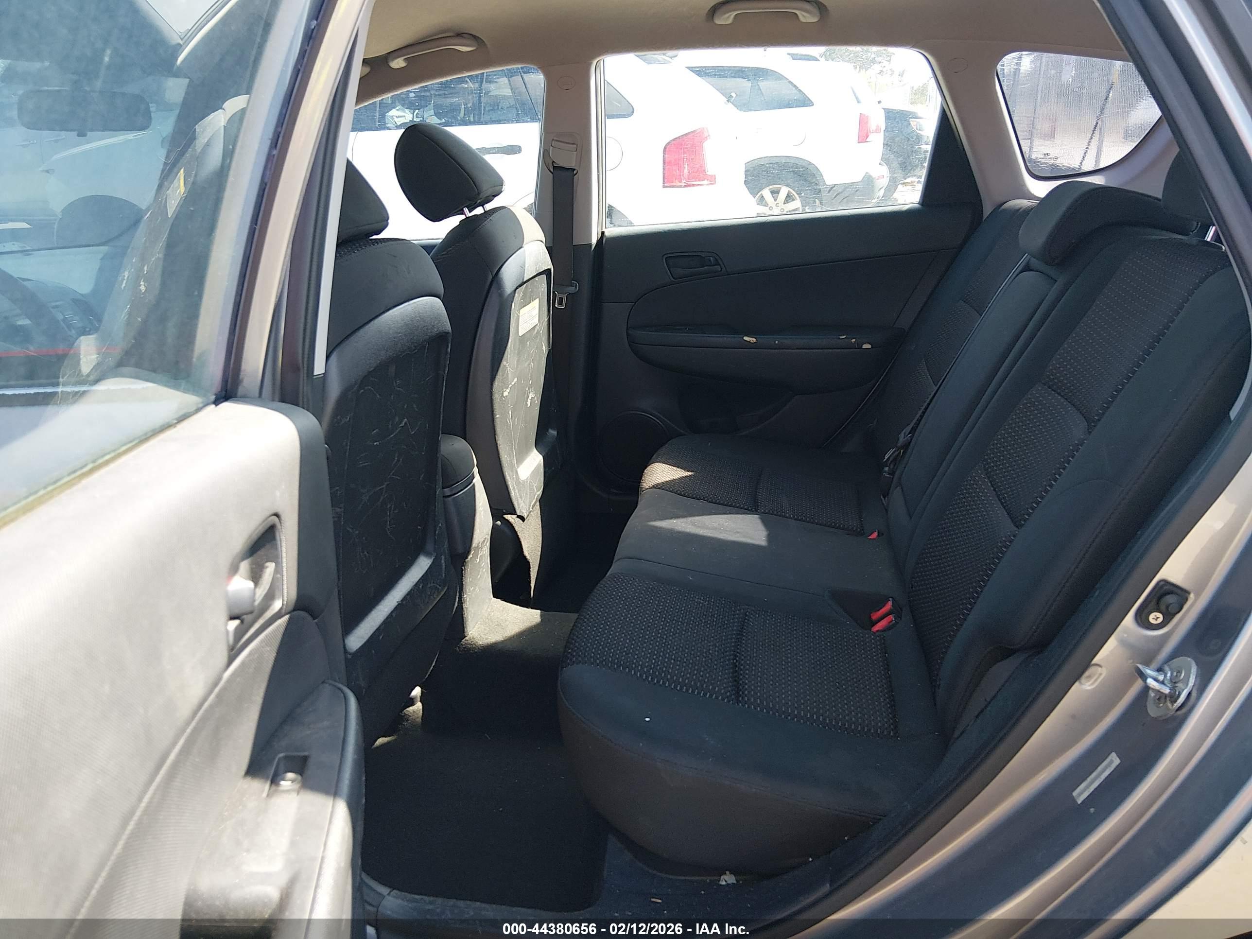 HYUNDAI ELANTRA image 8