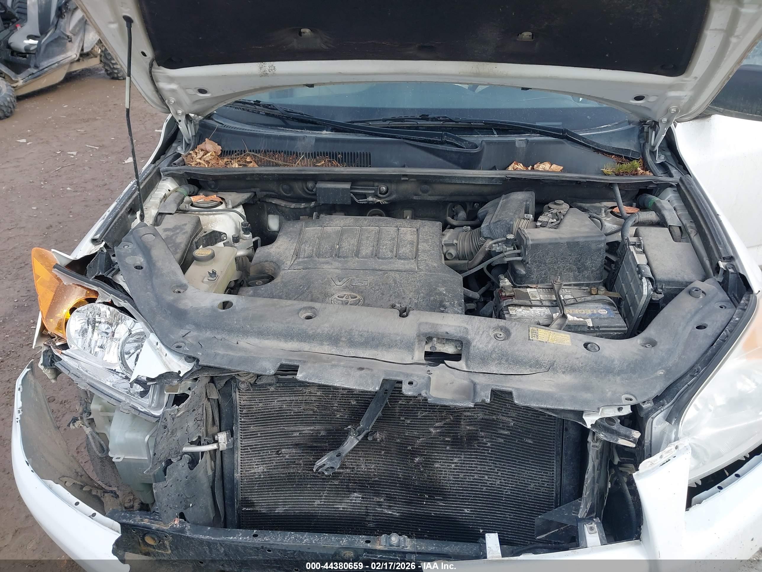 TOYOTA RAV4 image 10