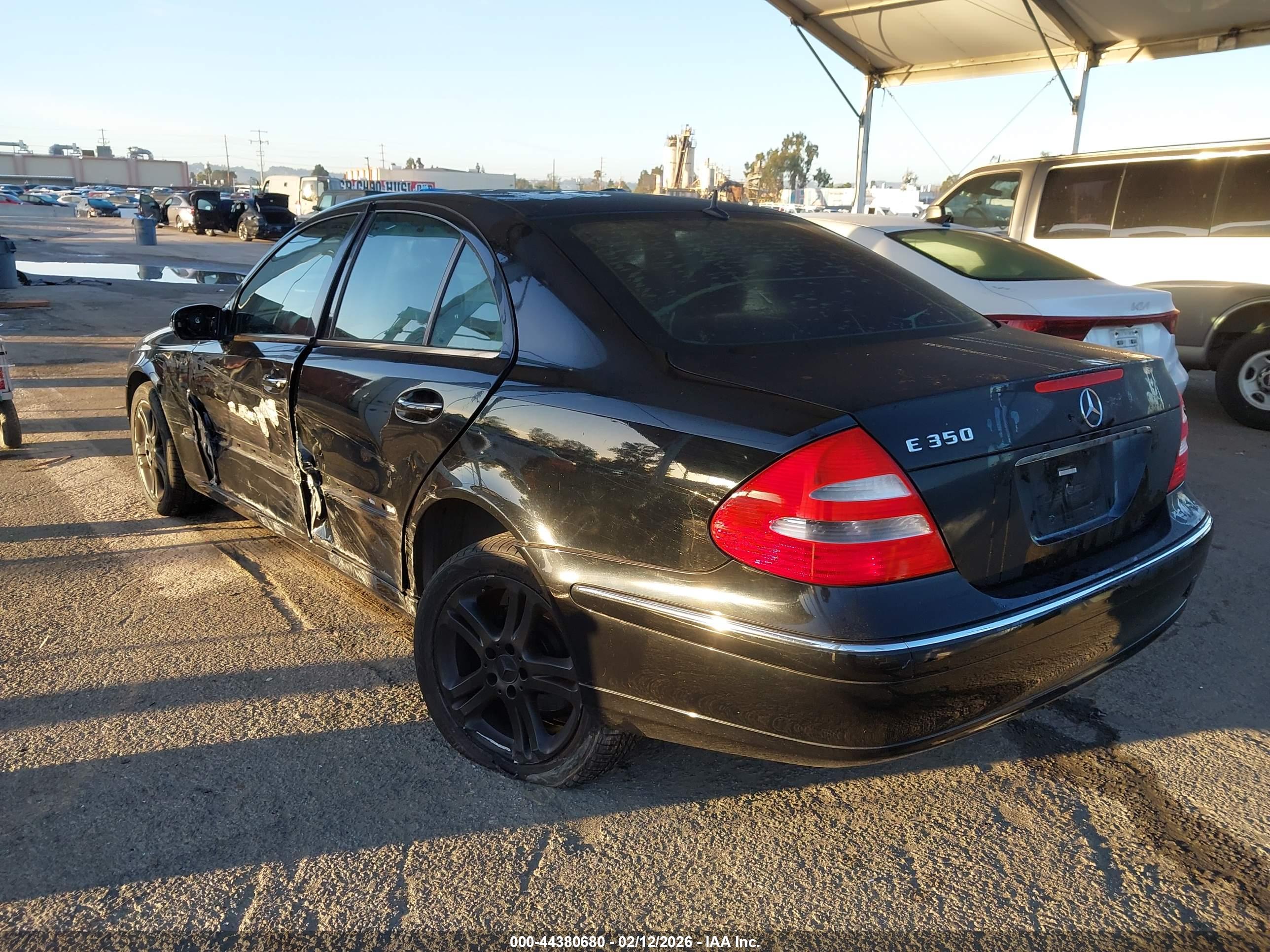 MERCEDES-BENZ E image 3