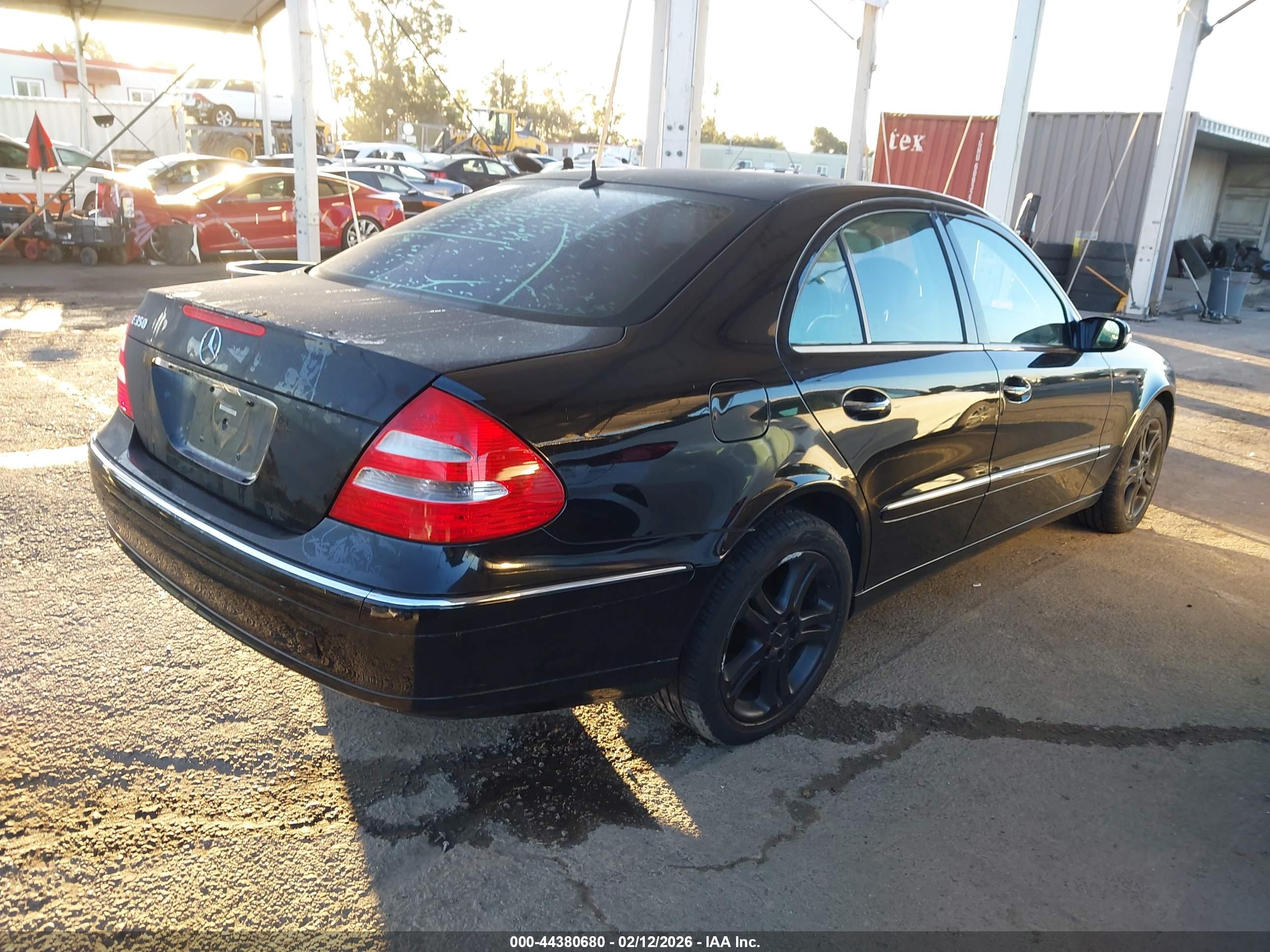 MERCEDES-BENZ E image 4