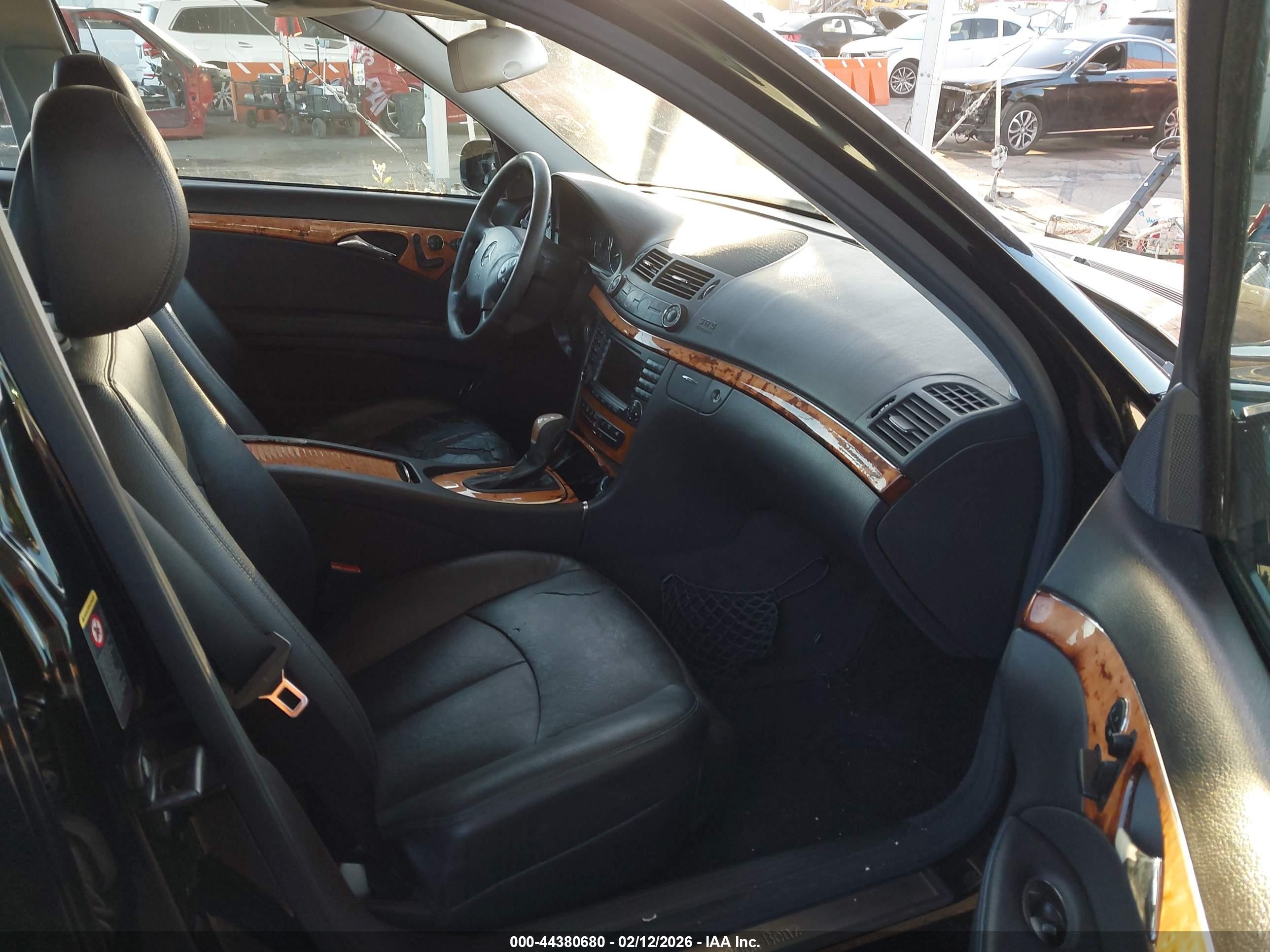 MERCEDES-BENZ E image 5