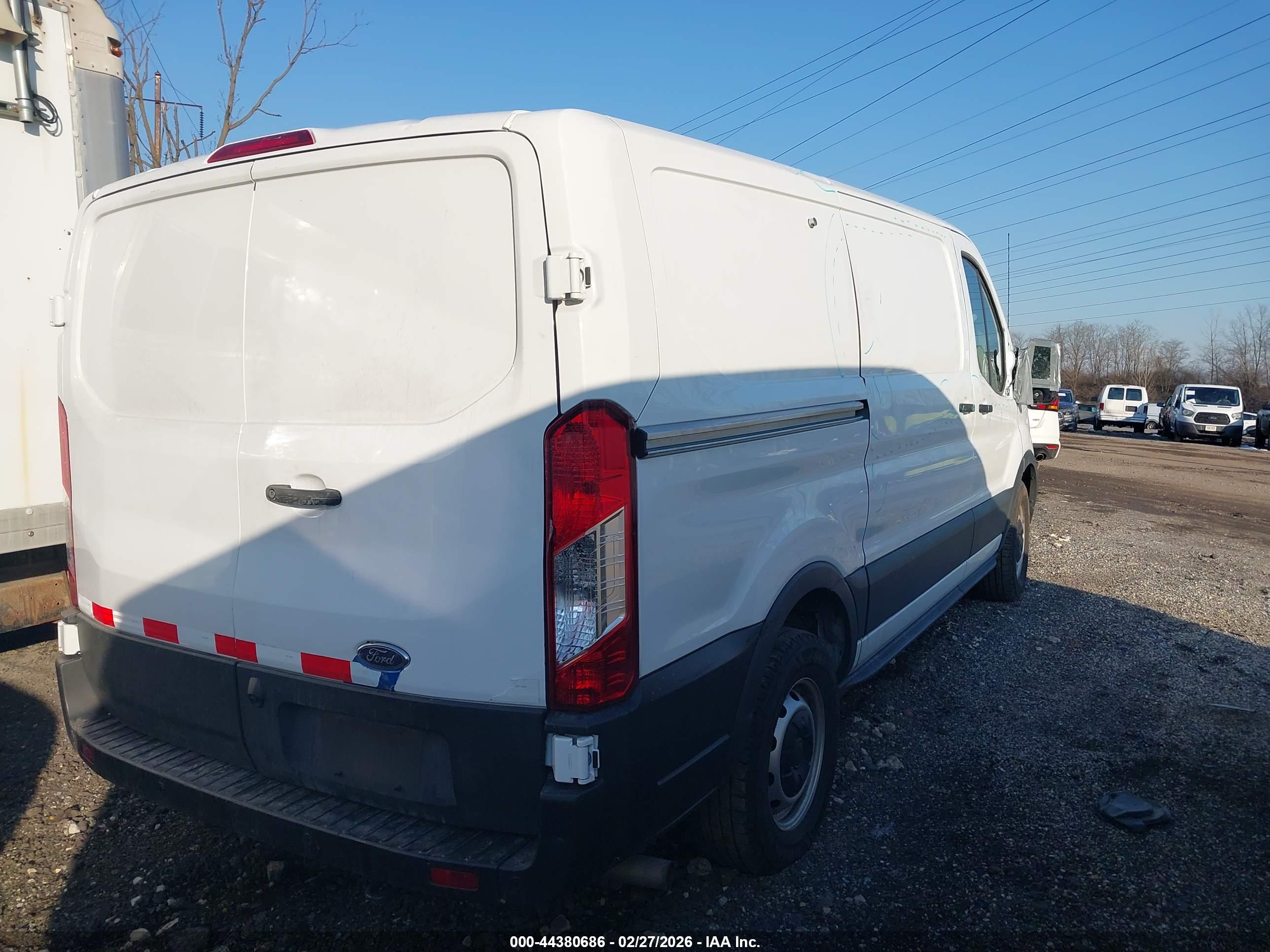 FORD TRANSIT-150 image 4