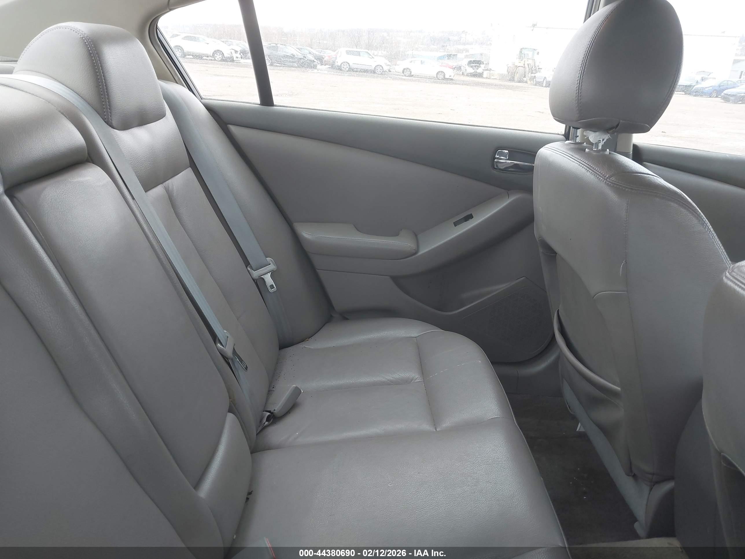 NISSAN ALTIMA image 8