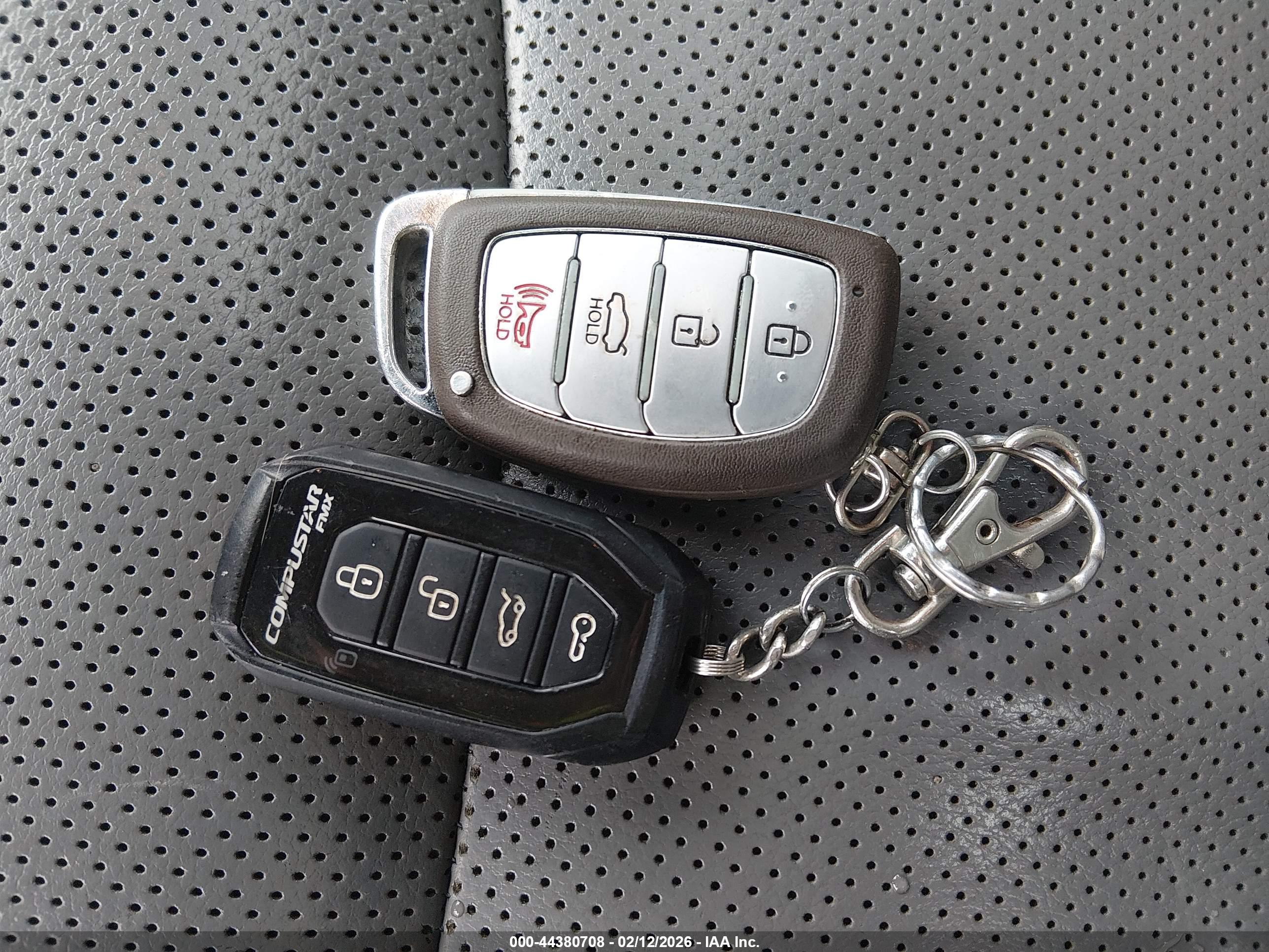 HYUNDAI ELANTRA image 11