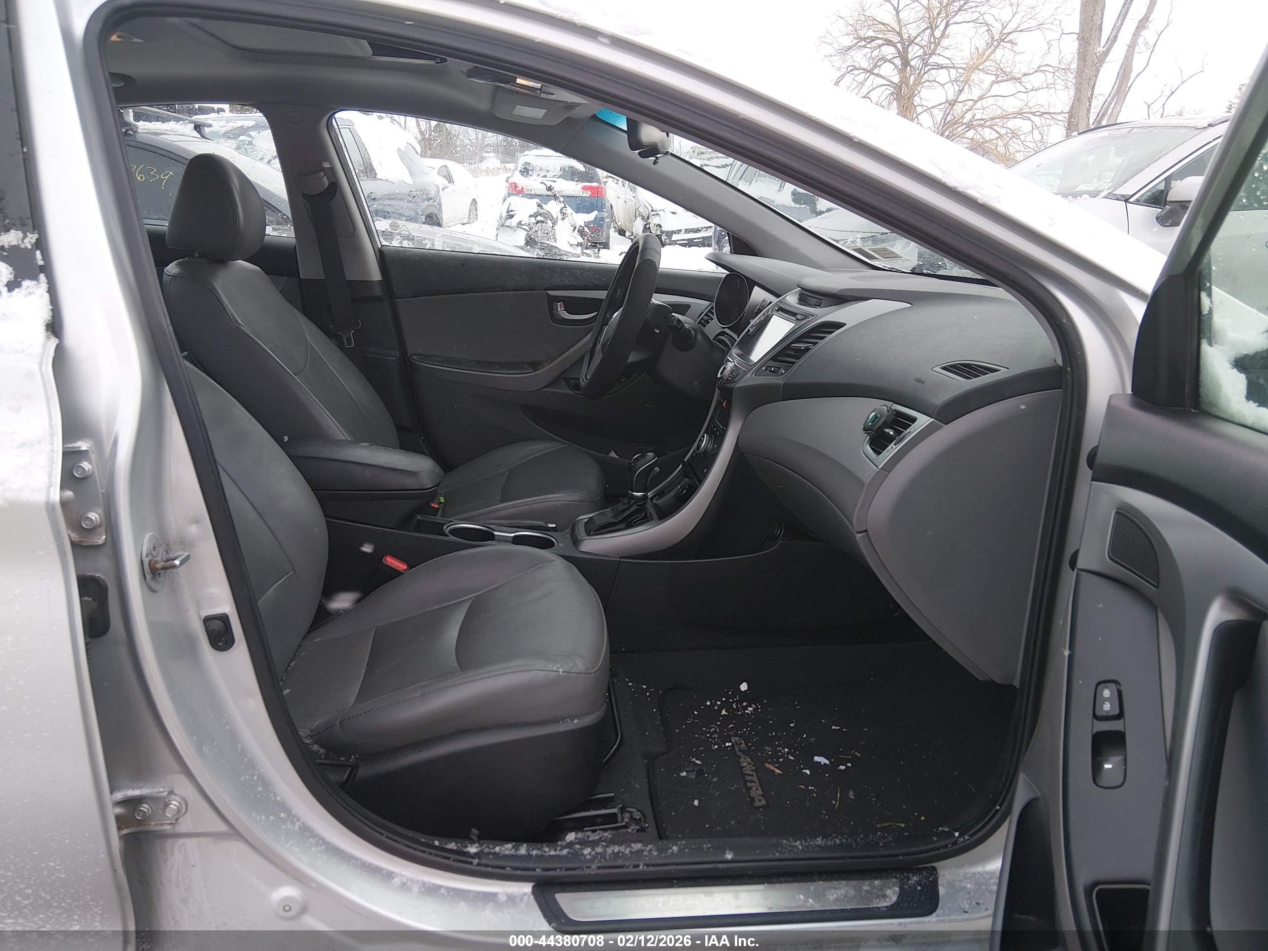 HYUNDAI ELANTRA image 5
