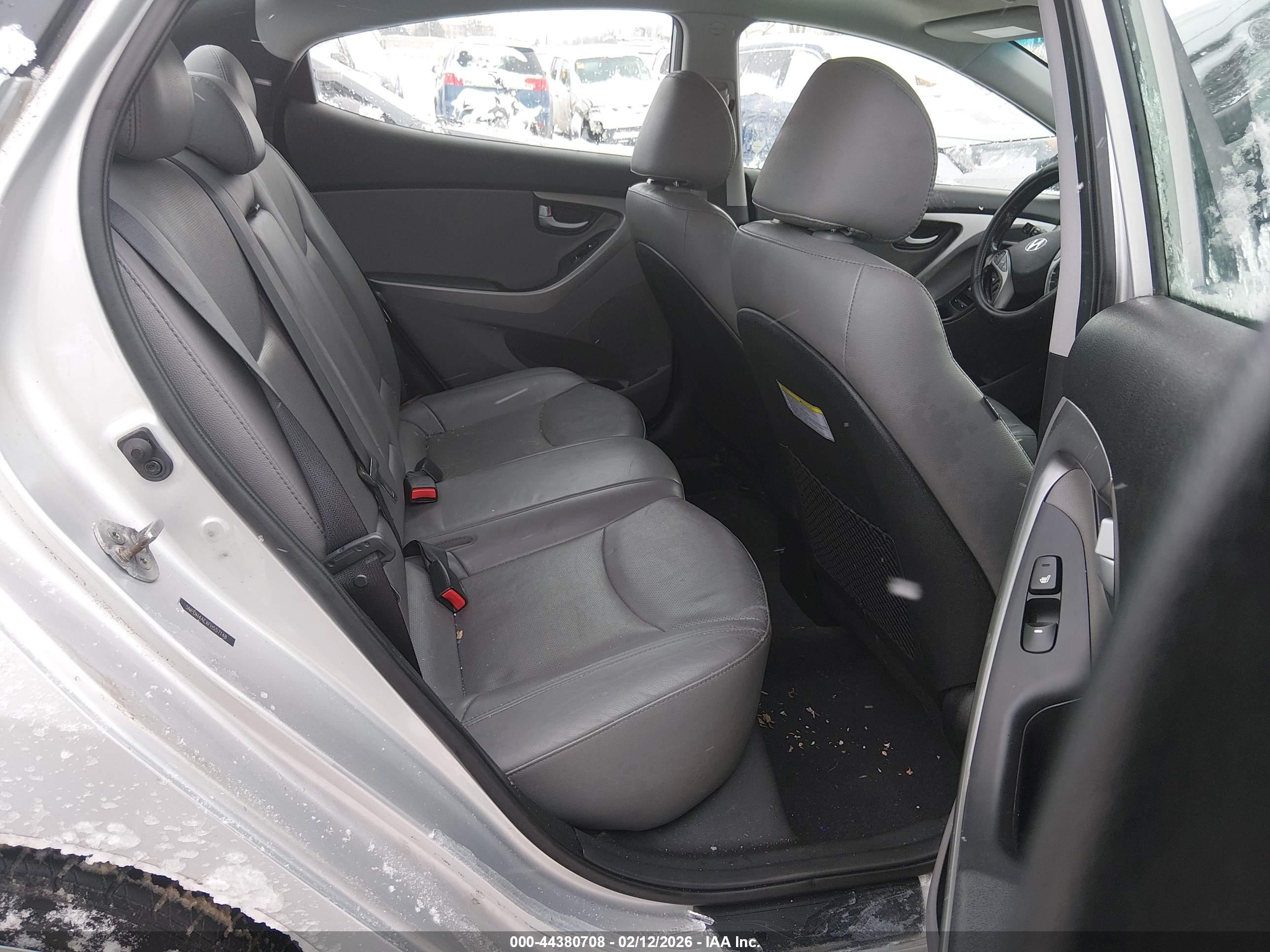 HYUNDAI ELANTRA image 8