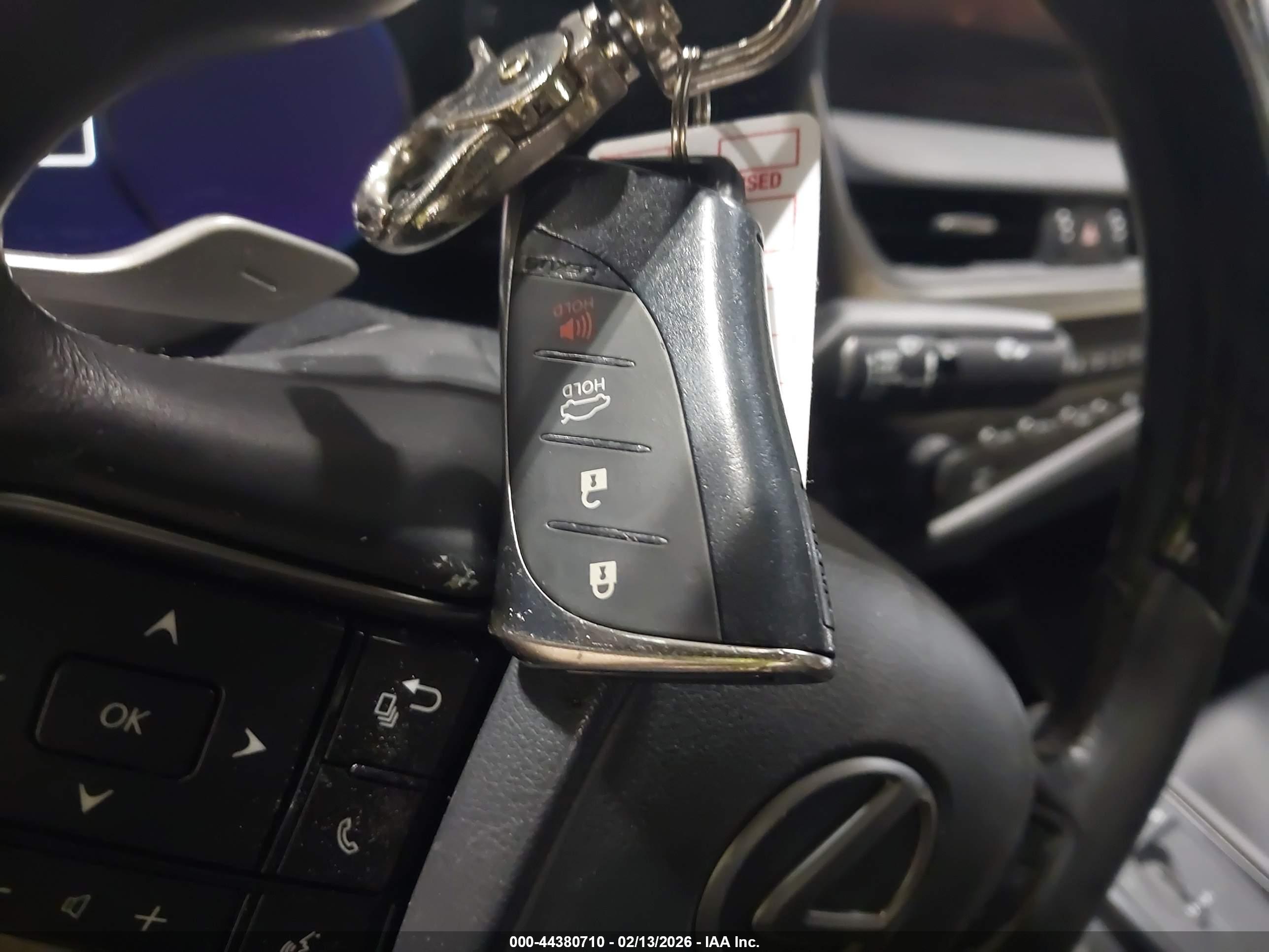 LEXUS ES image 11