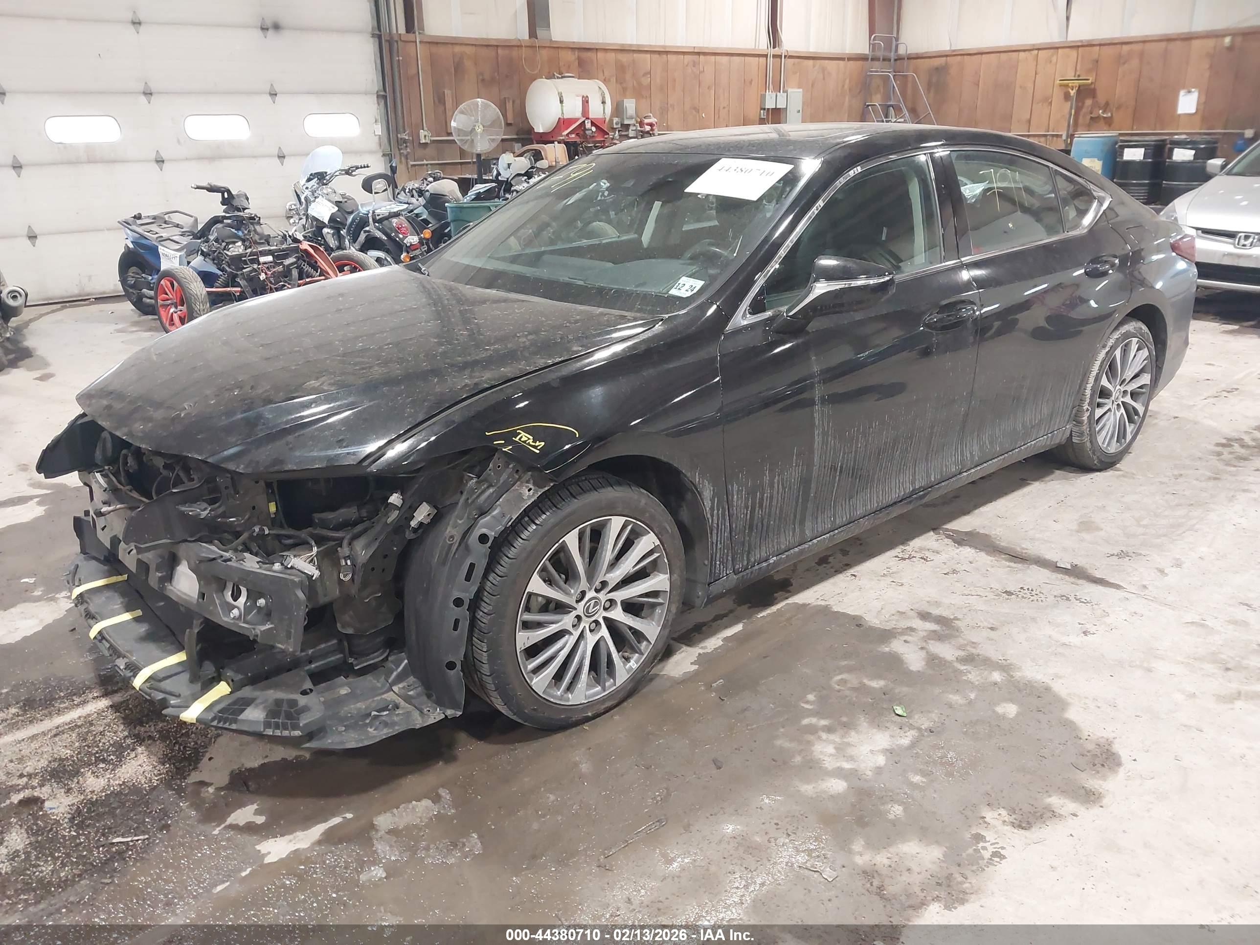 LEXUS ES image 2