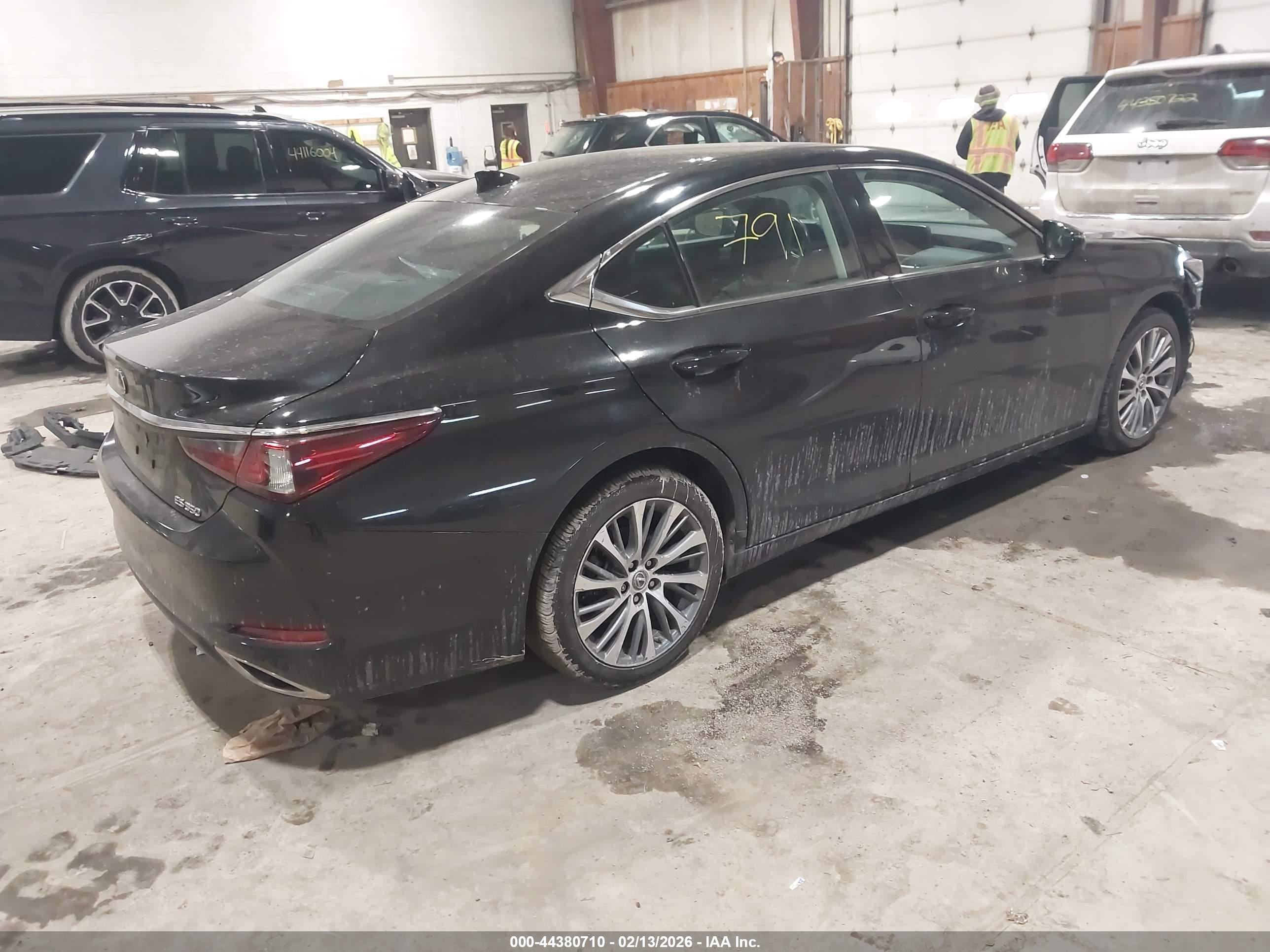 LEXUS ES image 4