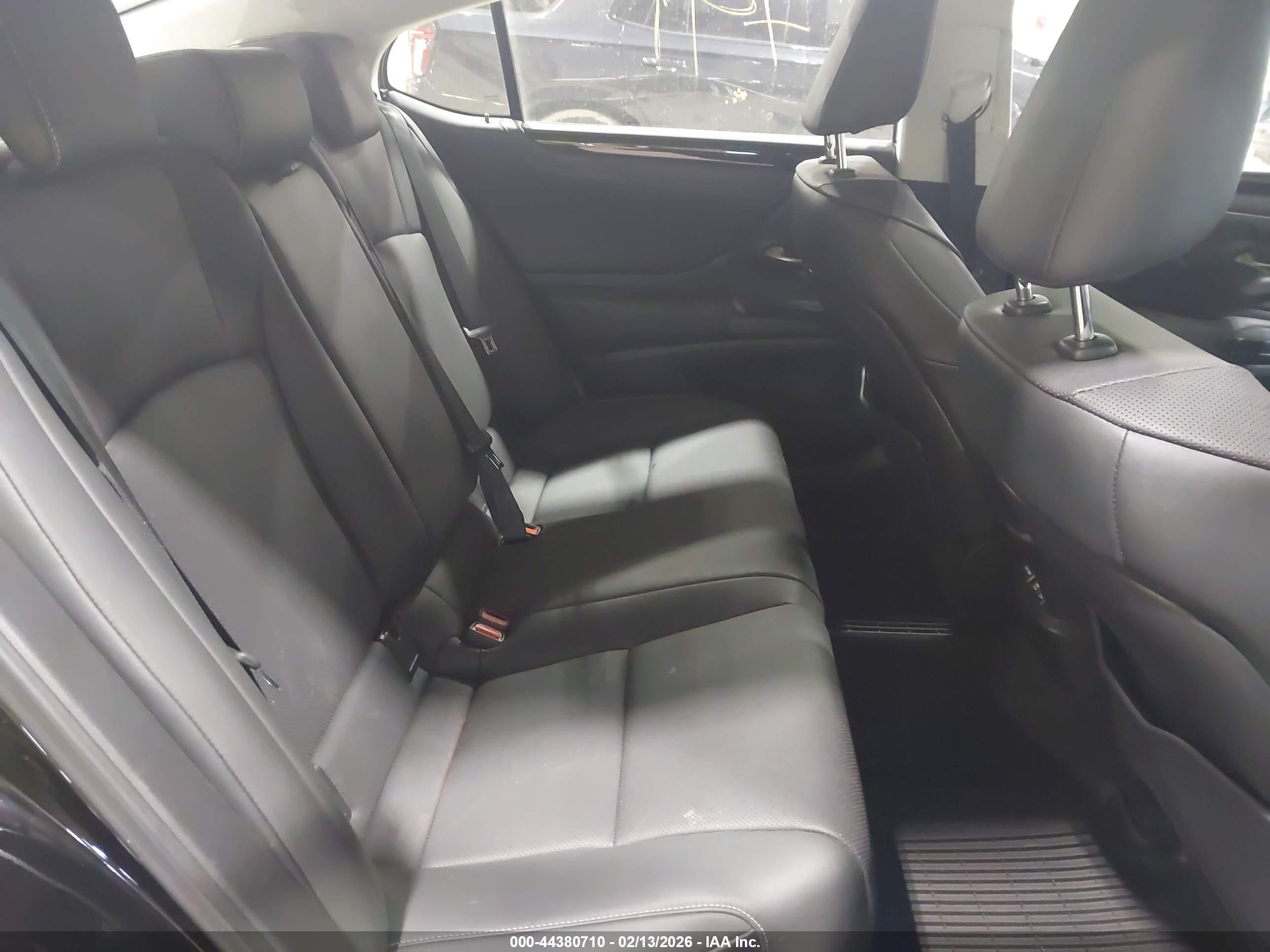 LEXUS ES image 8