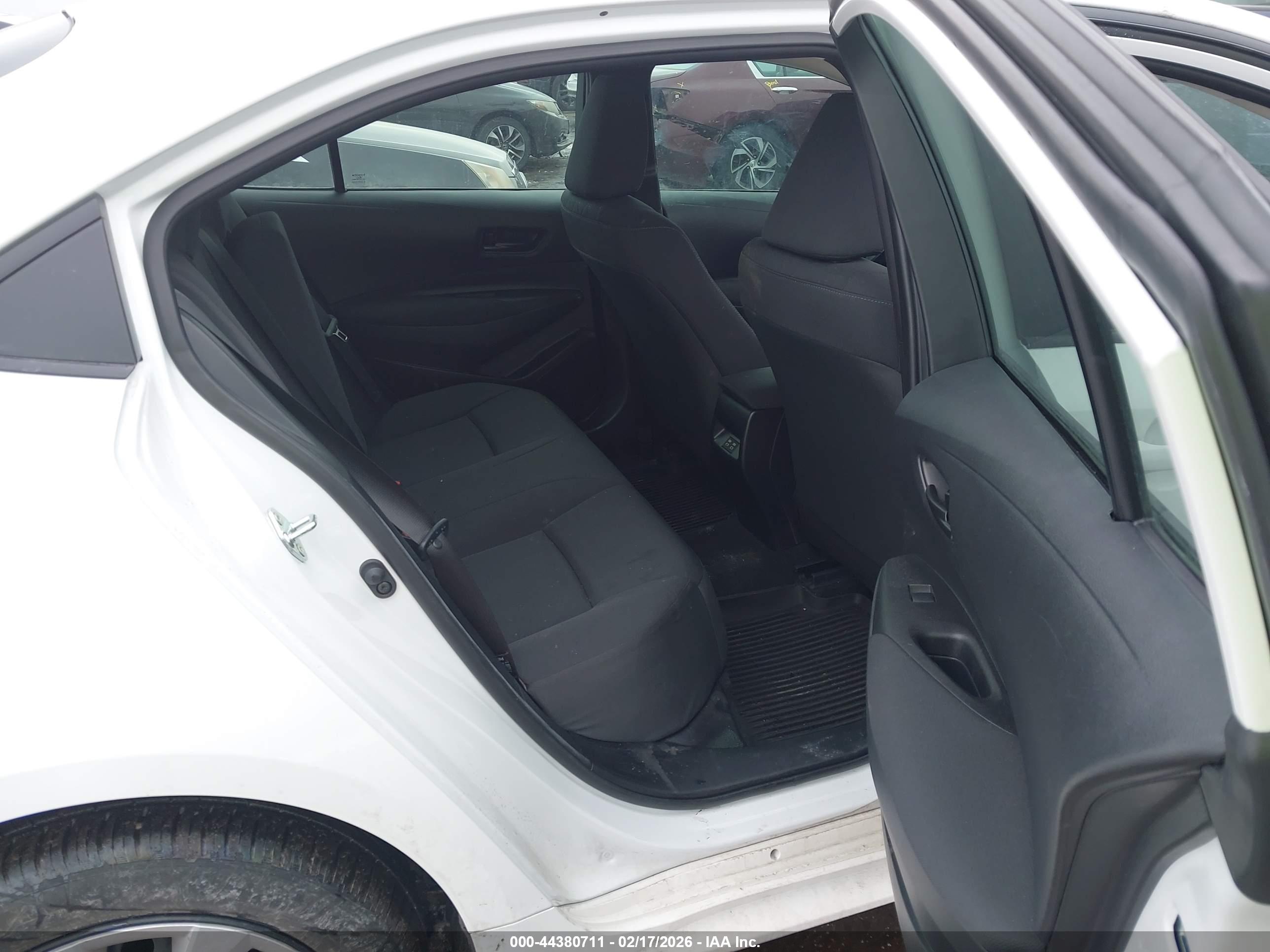 TOYOTA COROLLA image 8