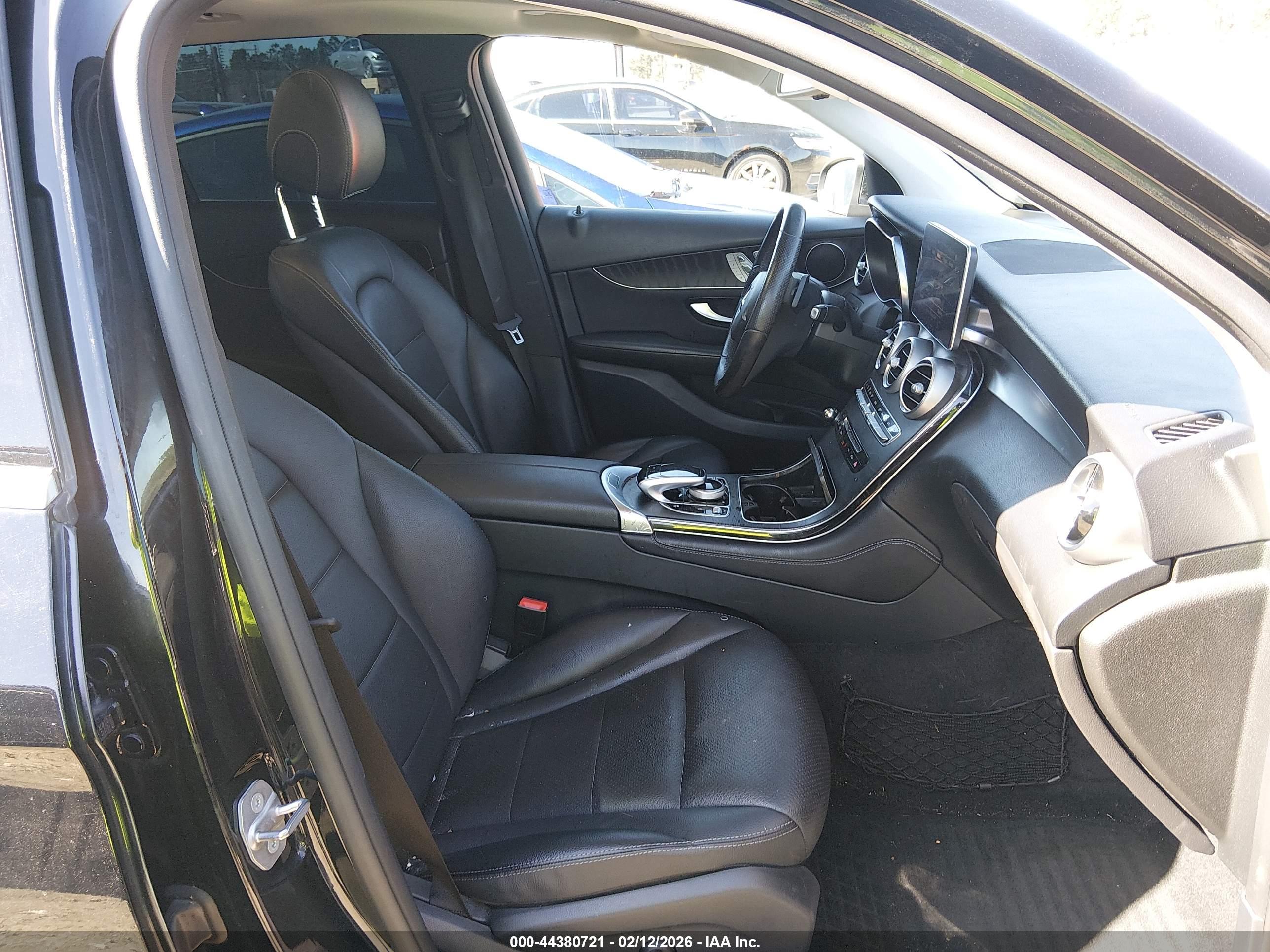 MERCEDES-BENZ GLC image 5