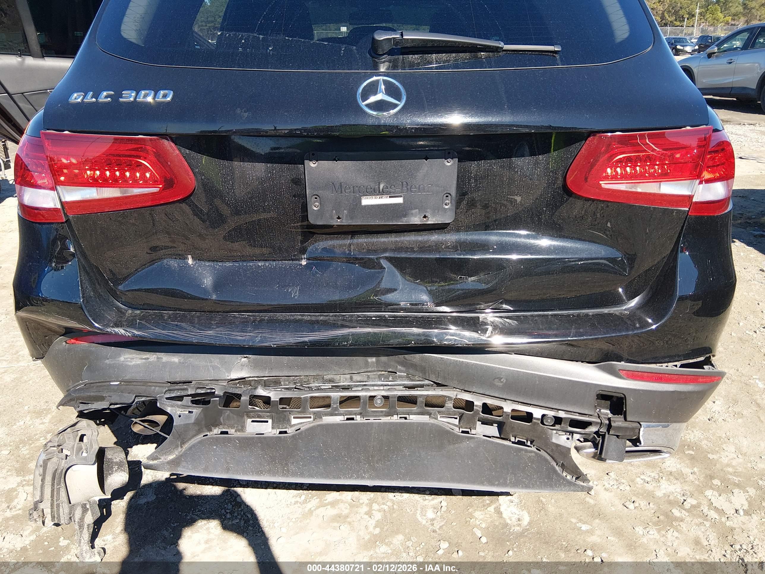 MERCEDES-BENZ GLC image 6