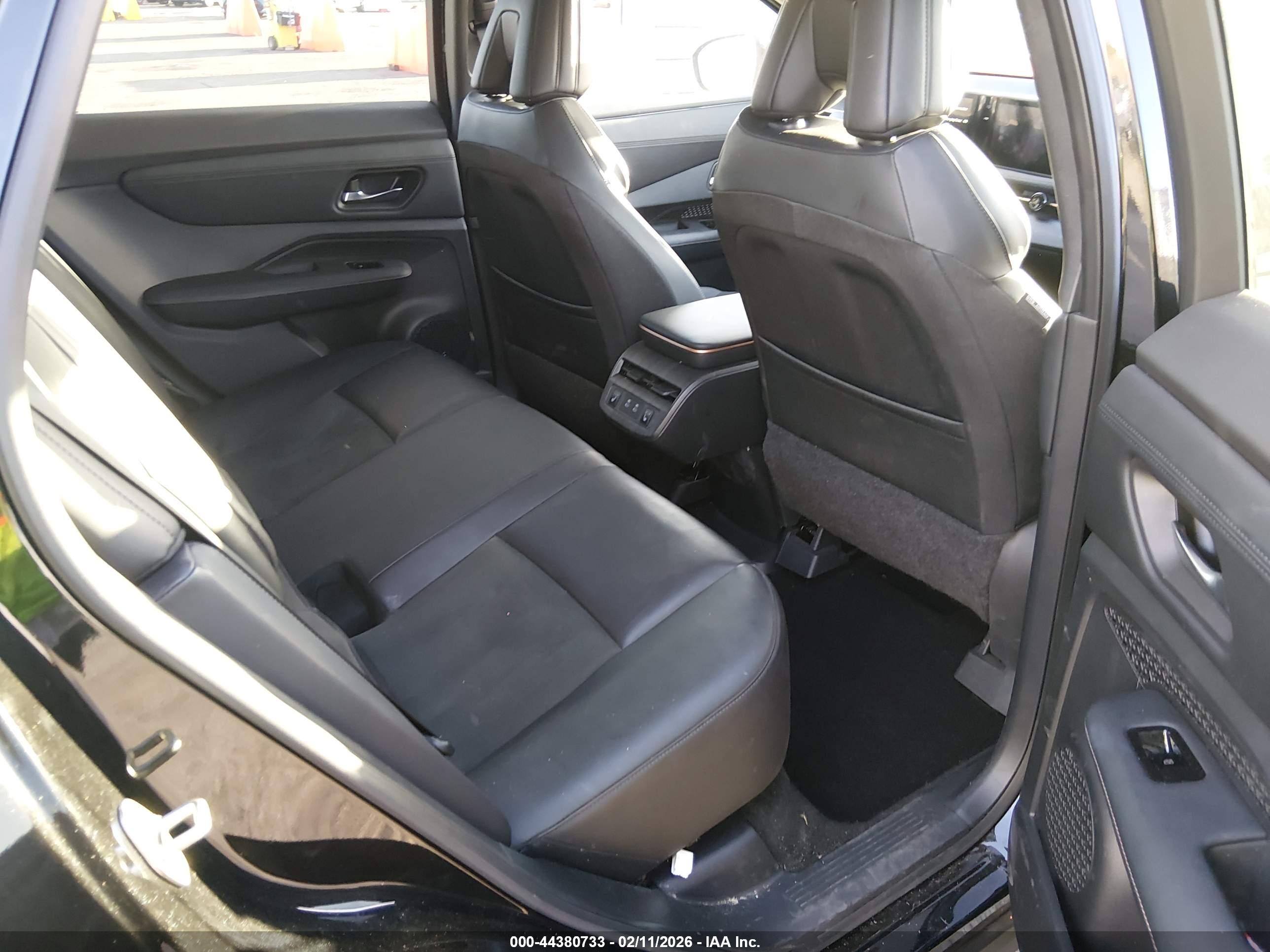 NISSAN ARIYA image 8